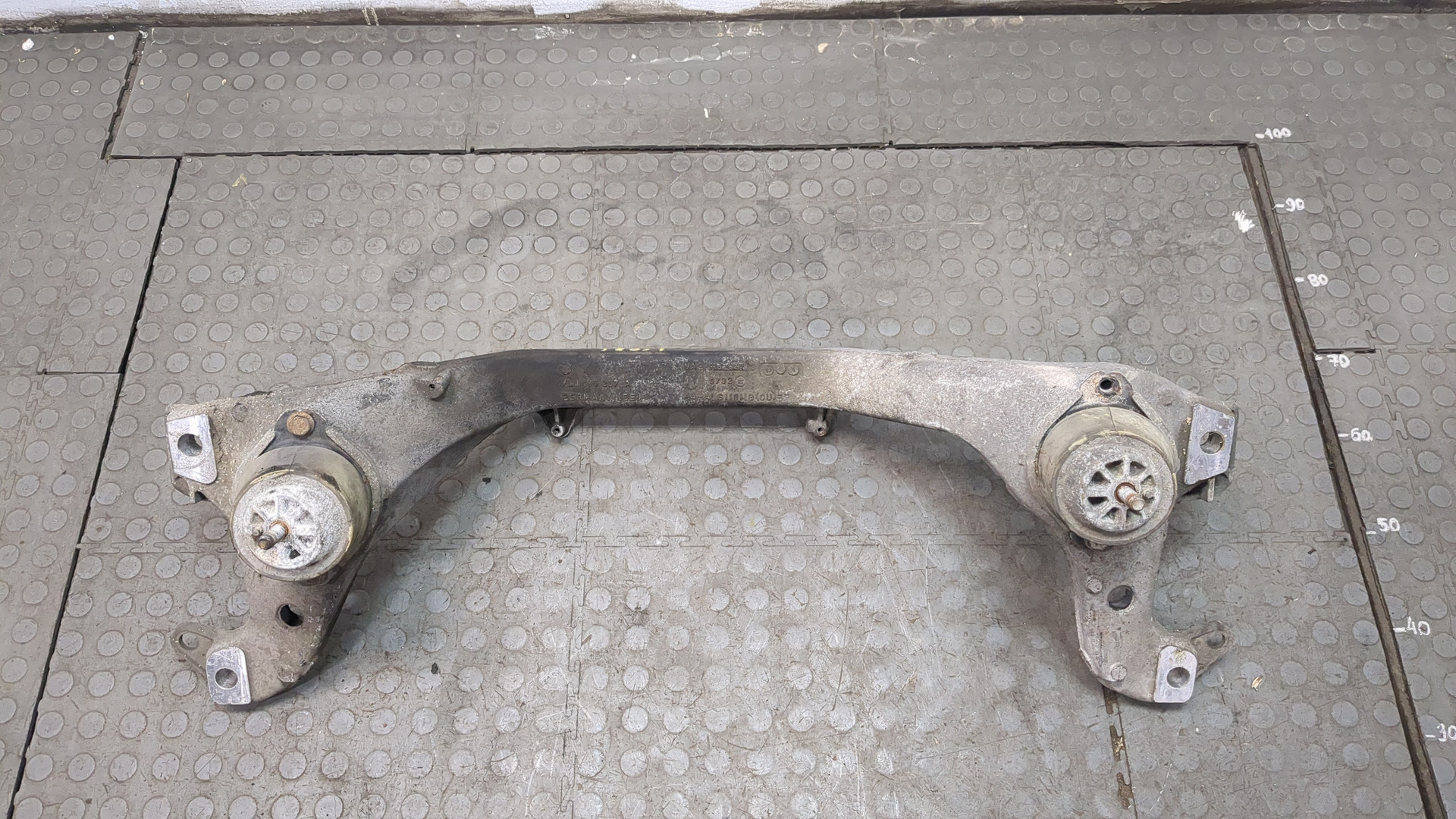 Балка подмоторная