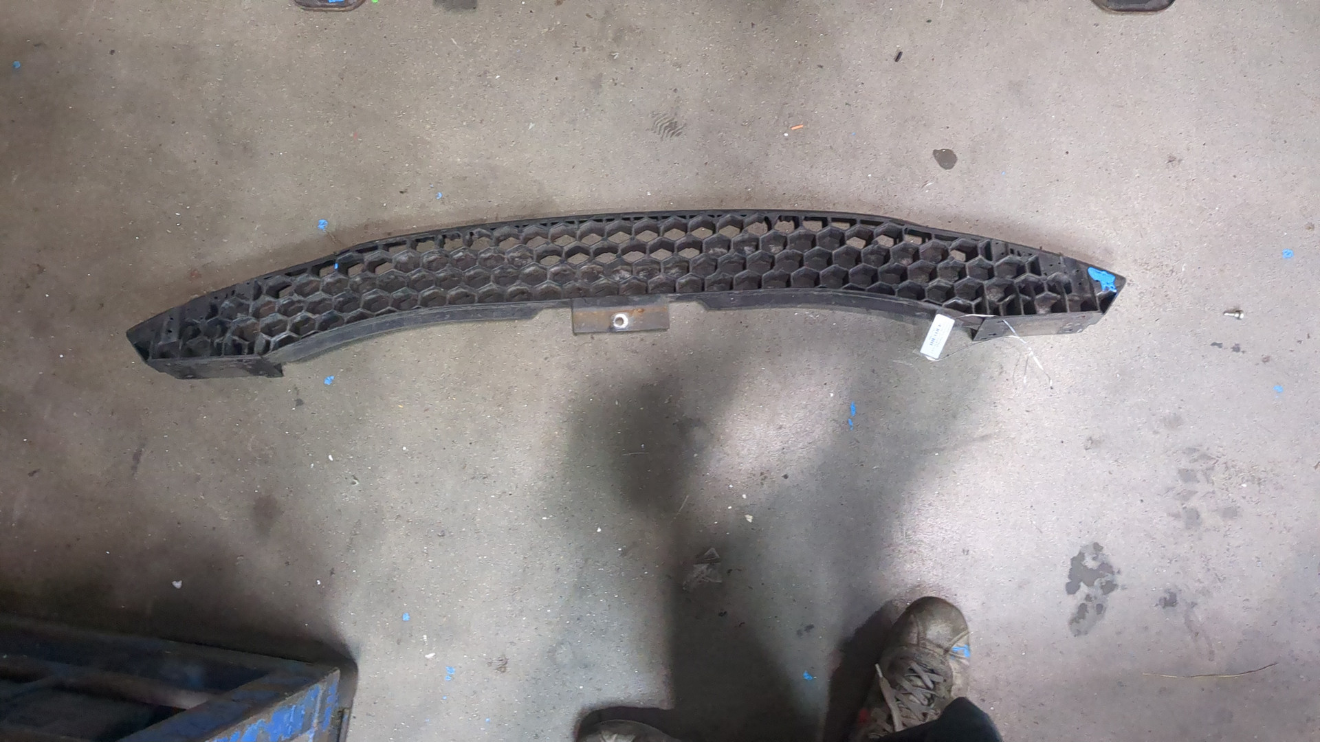 Усилитель переднего бампера