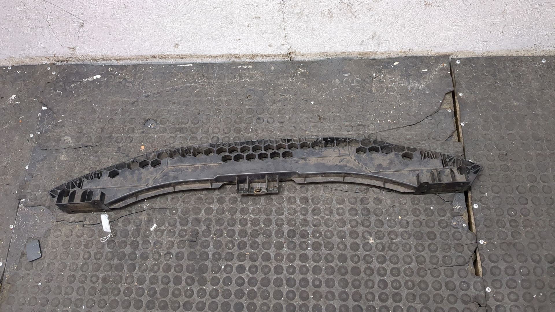 Усилитель переднего бампера