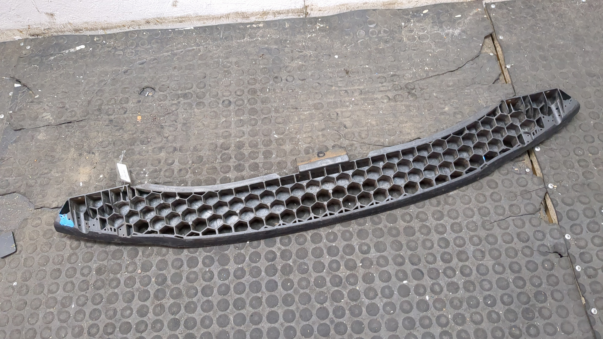 Усилитель переднего бампера