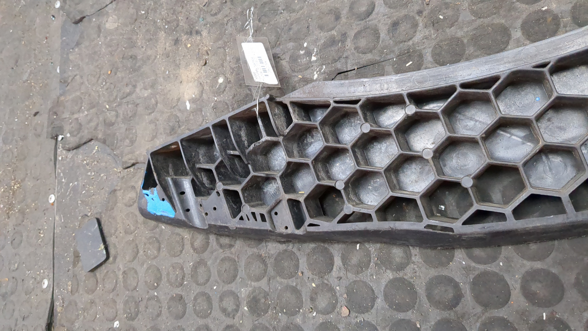 Усилитель переднего бампера