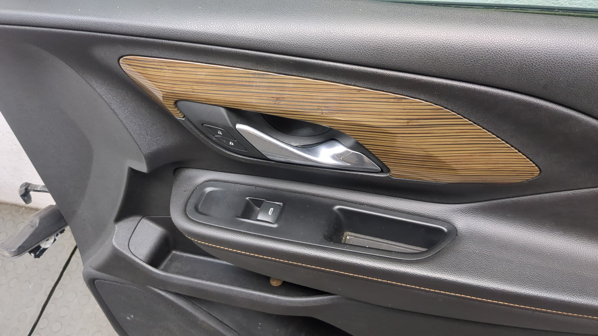 Дверь передняя правая