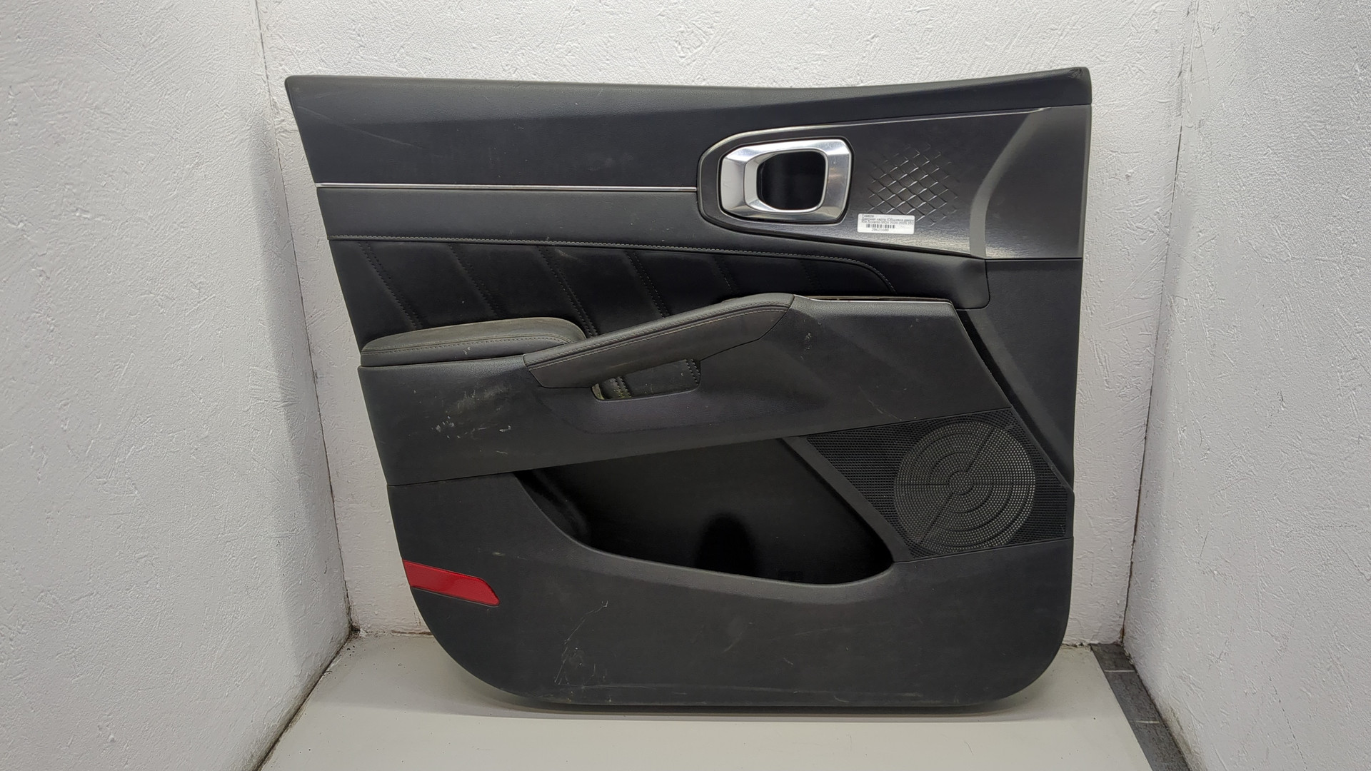 Обшивка двери передней левой