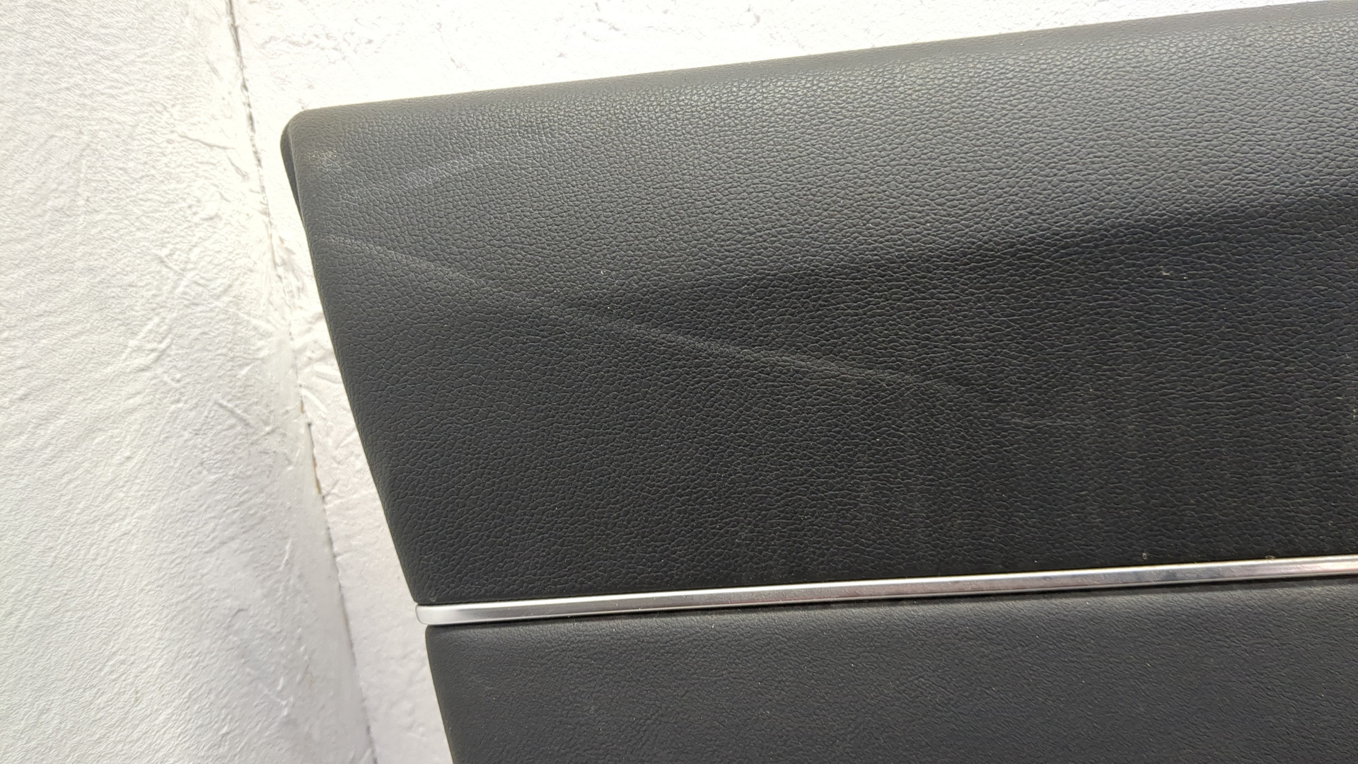 Обшивка двери передней левой