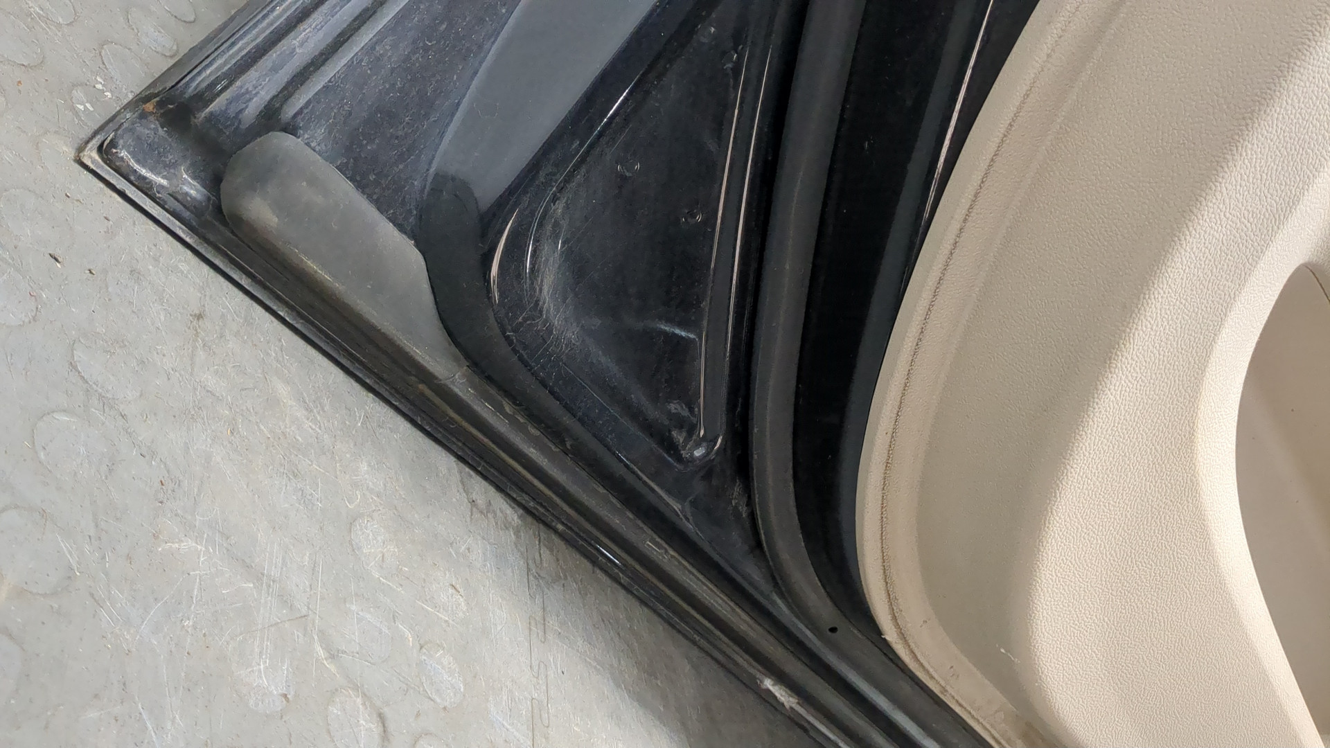 Дверь передняя левая