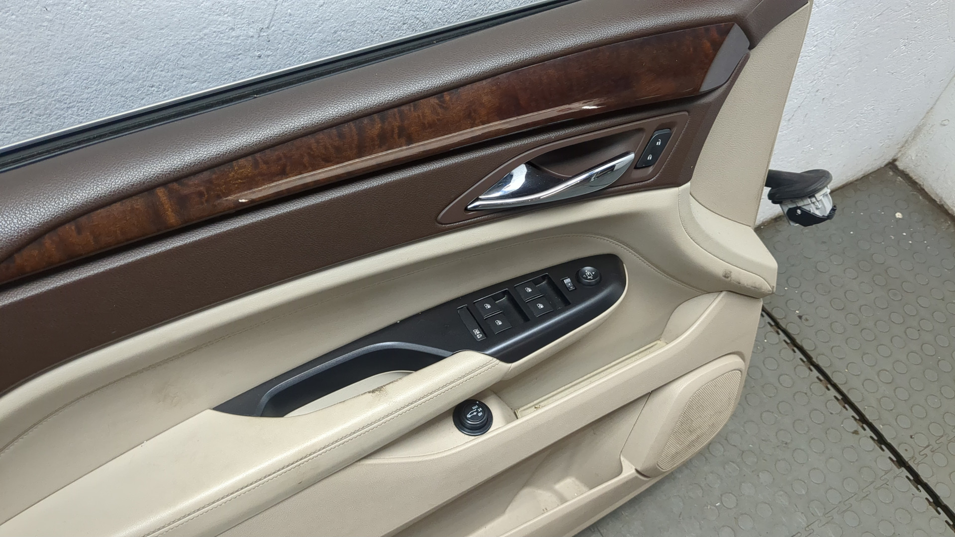 Дверь передняя левая