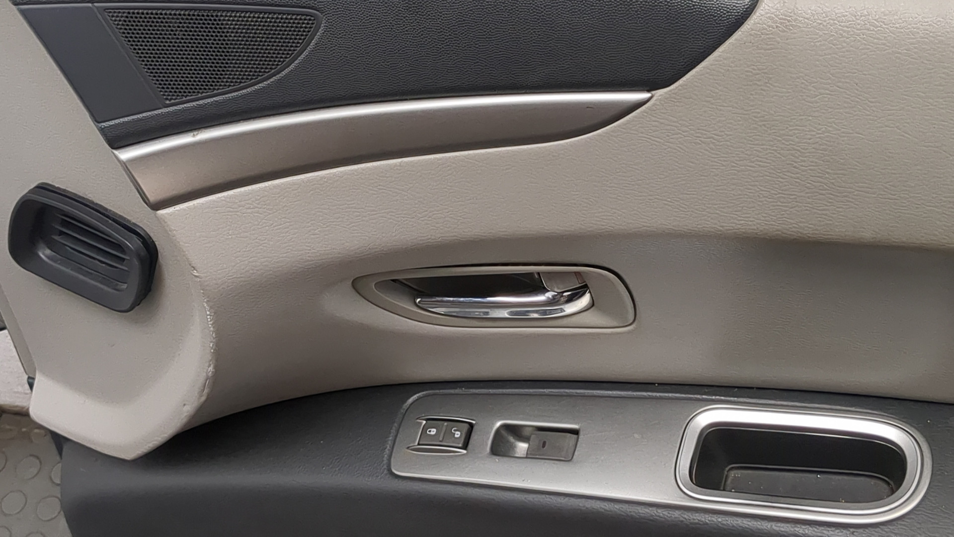 Дверь передняя правая