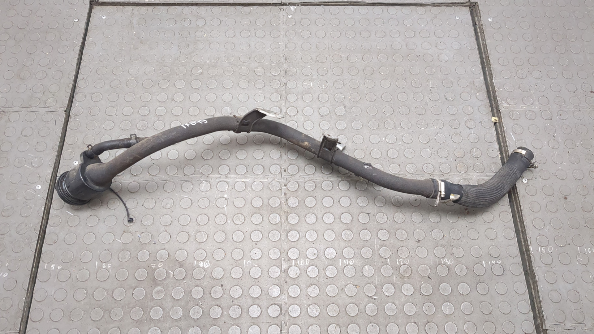 Горловина топливного бака