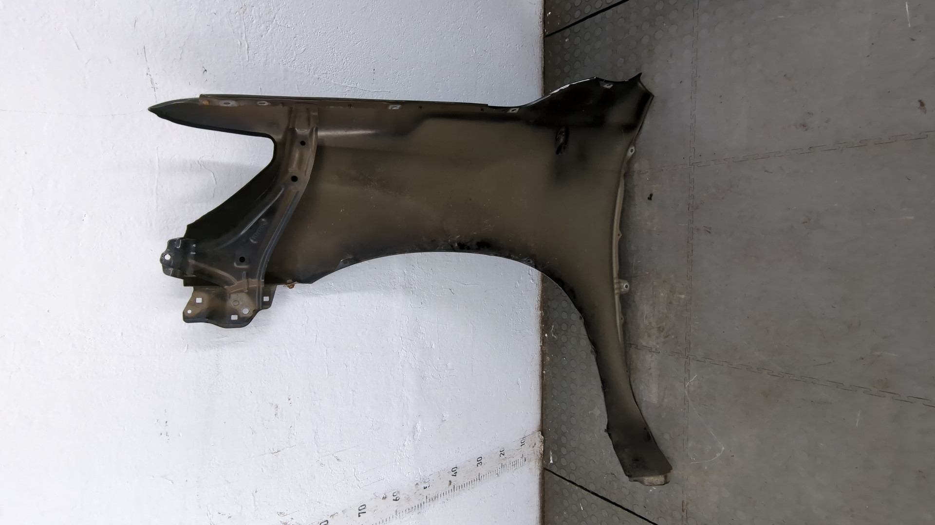 Крыло переднее правое