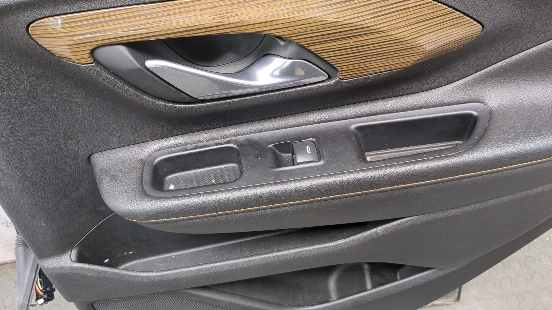 Дверь задняя правая