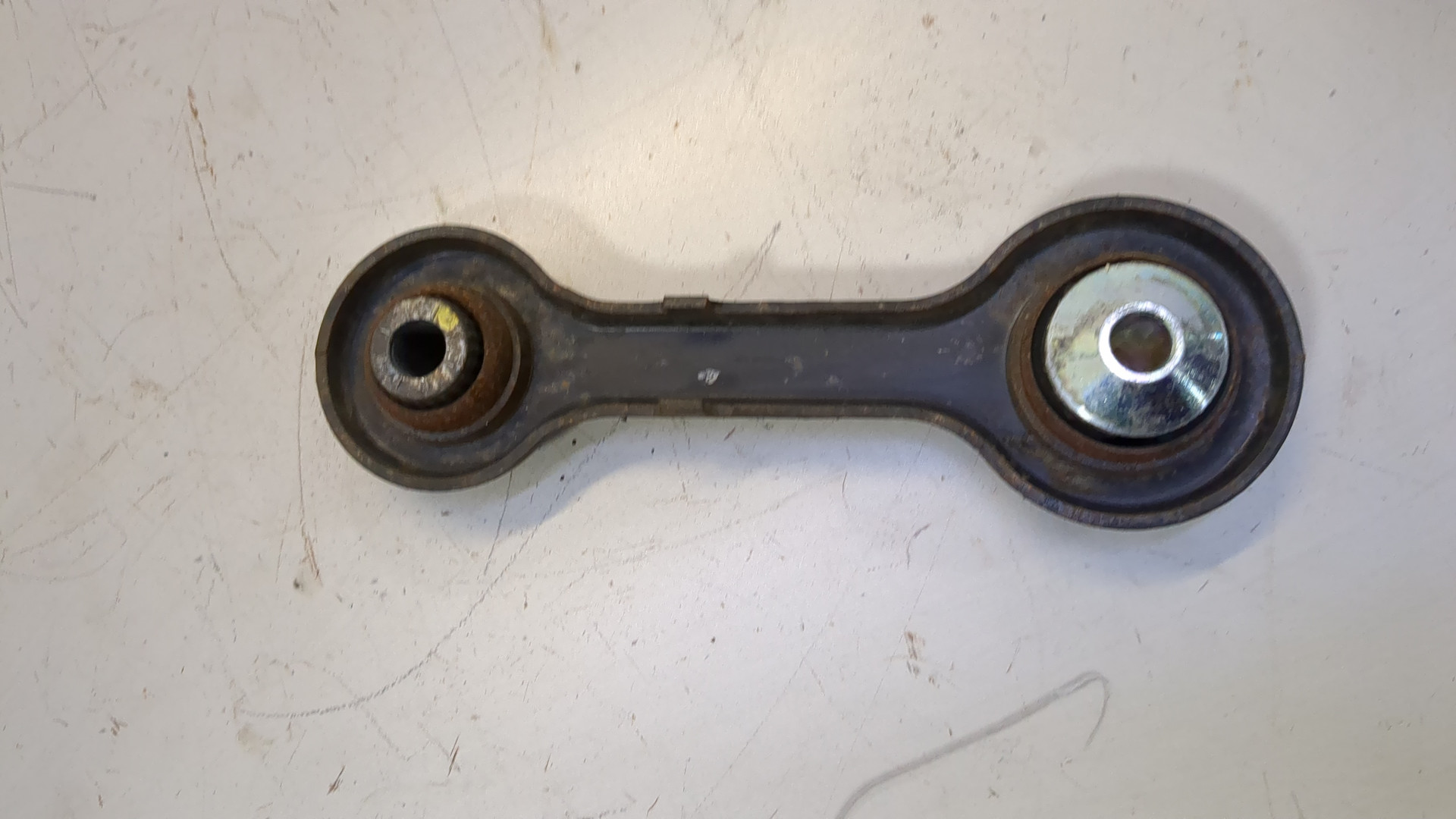 Рычаг задний