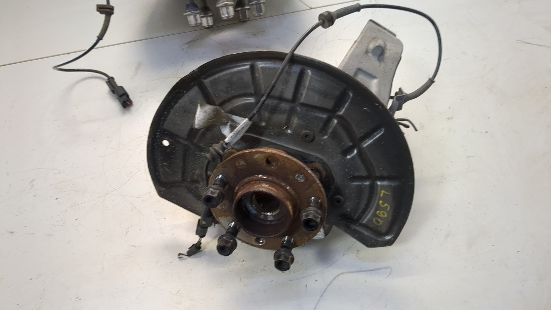 Кулак поворотный задний левый