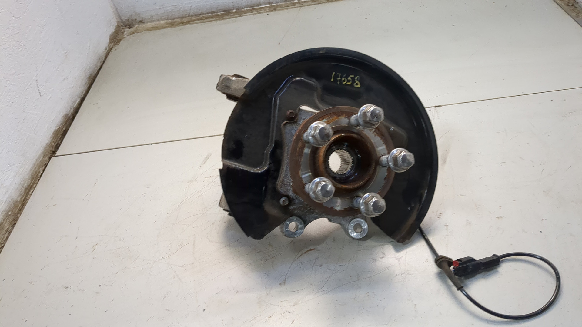 Кулак поворотный задний левый