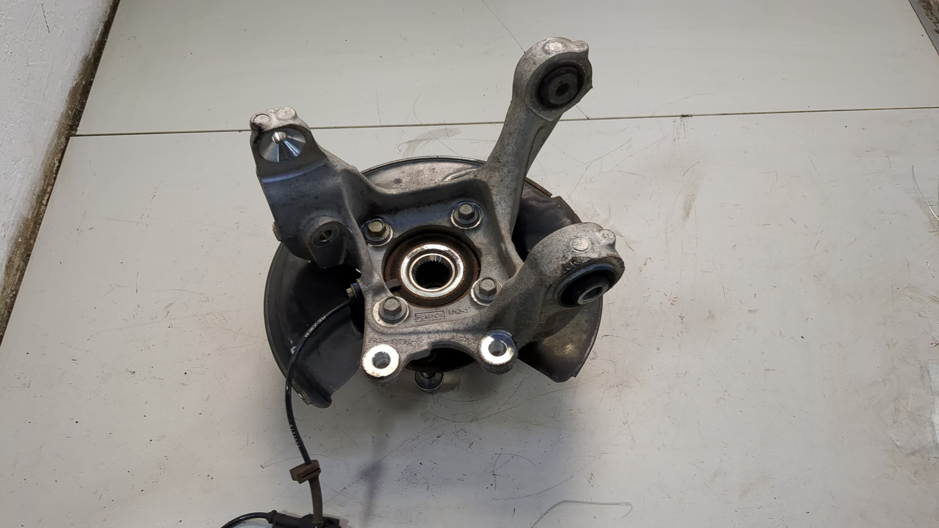 Кулак поворотный задний левый