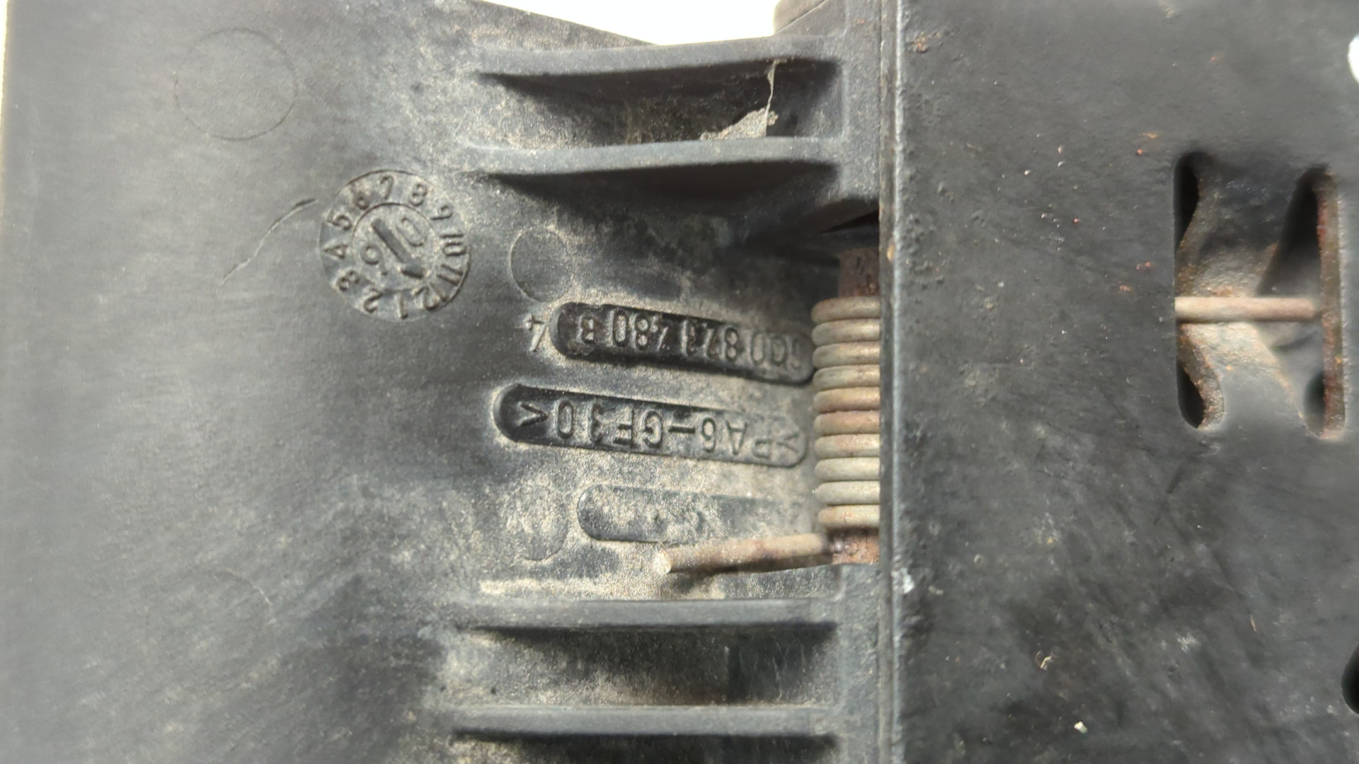 Замок капота