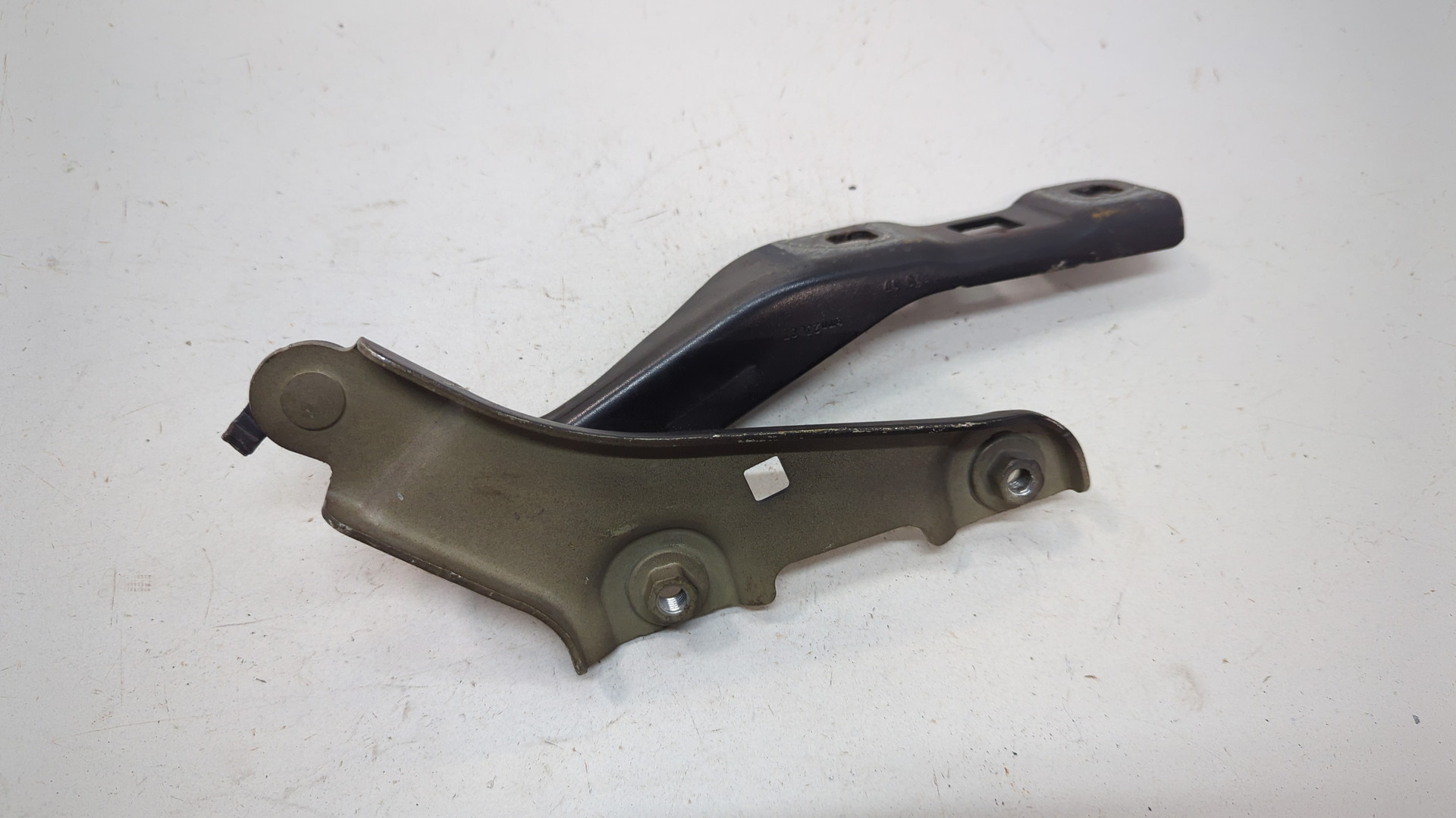 Петля капота правая