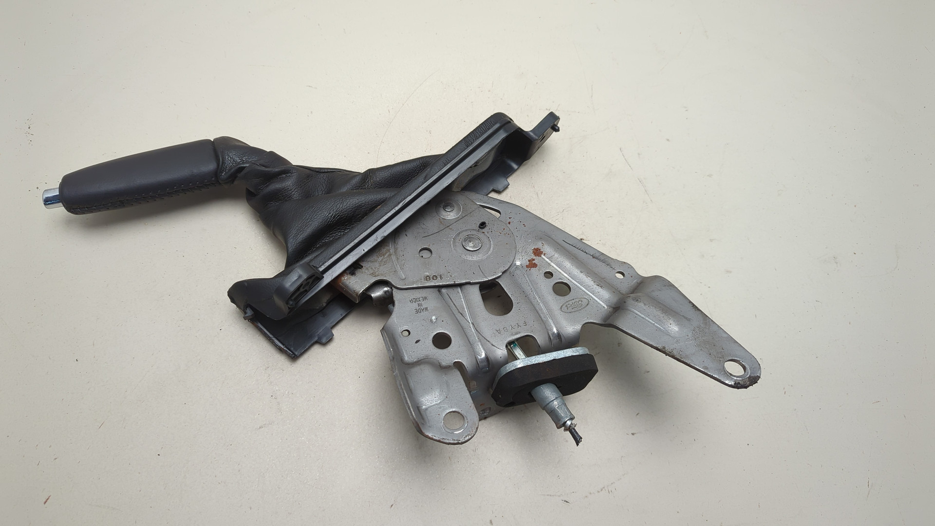 Рычаг стояночного тормоза