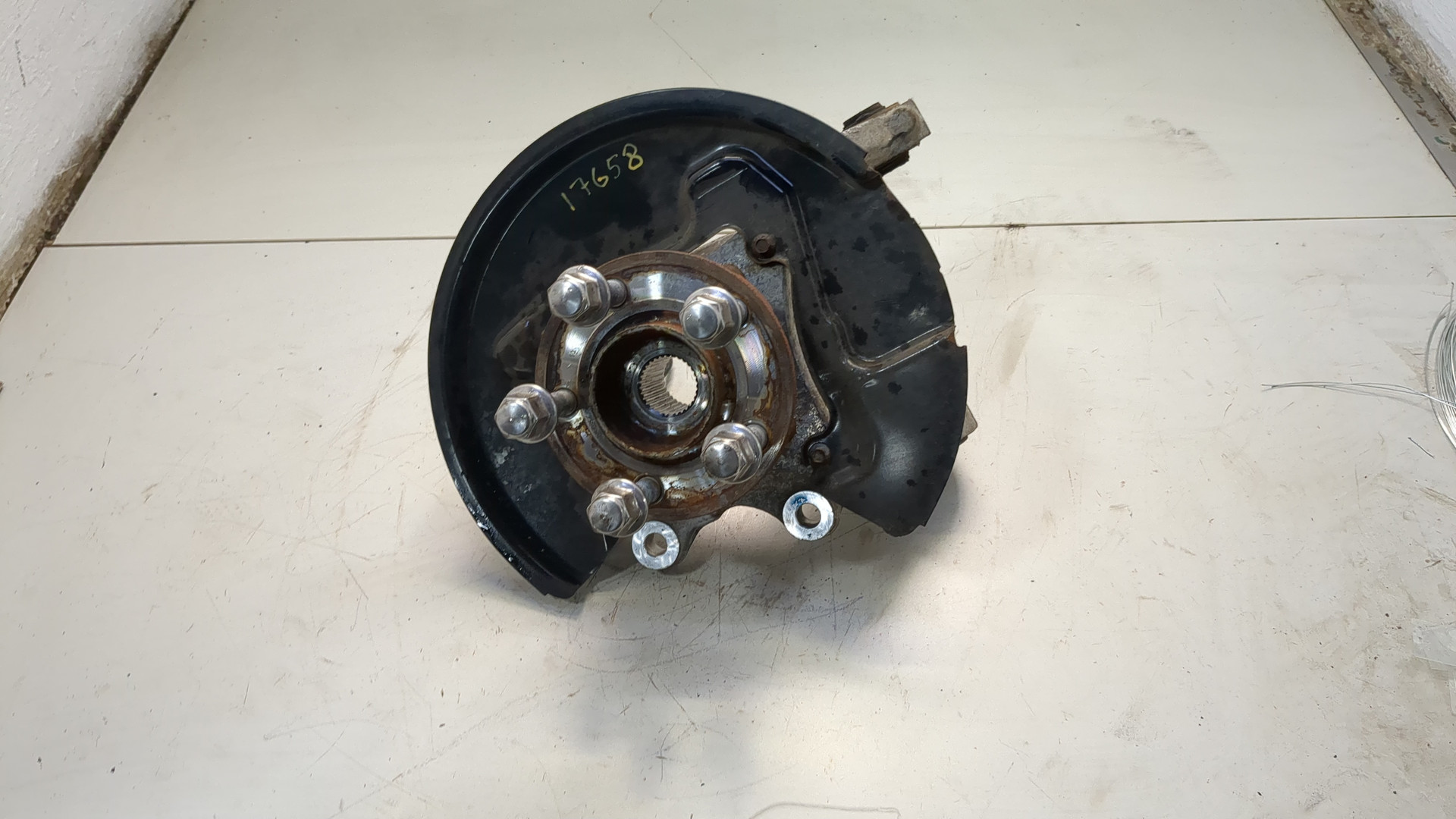 Кулак поворотный задний правый