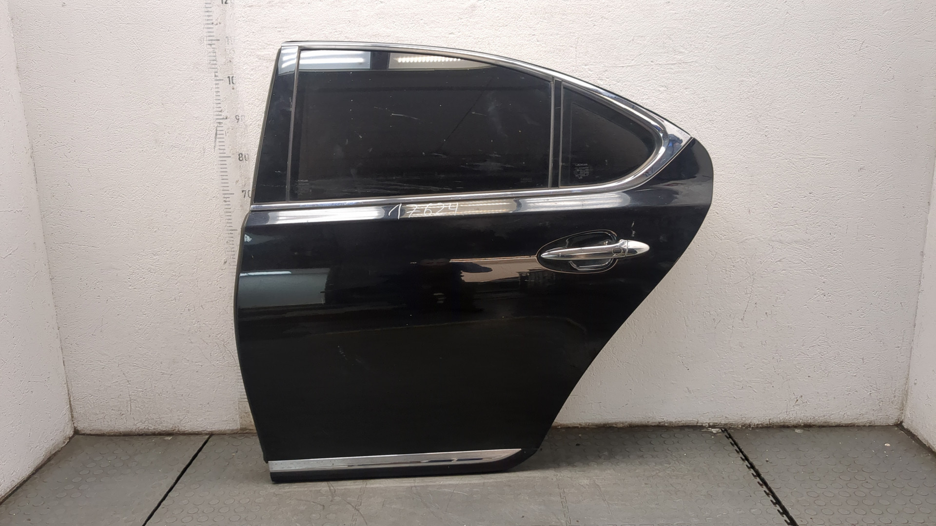 Дверь задняя левая