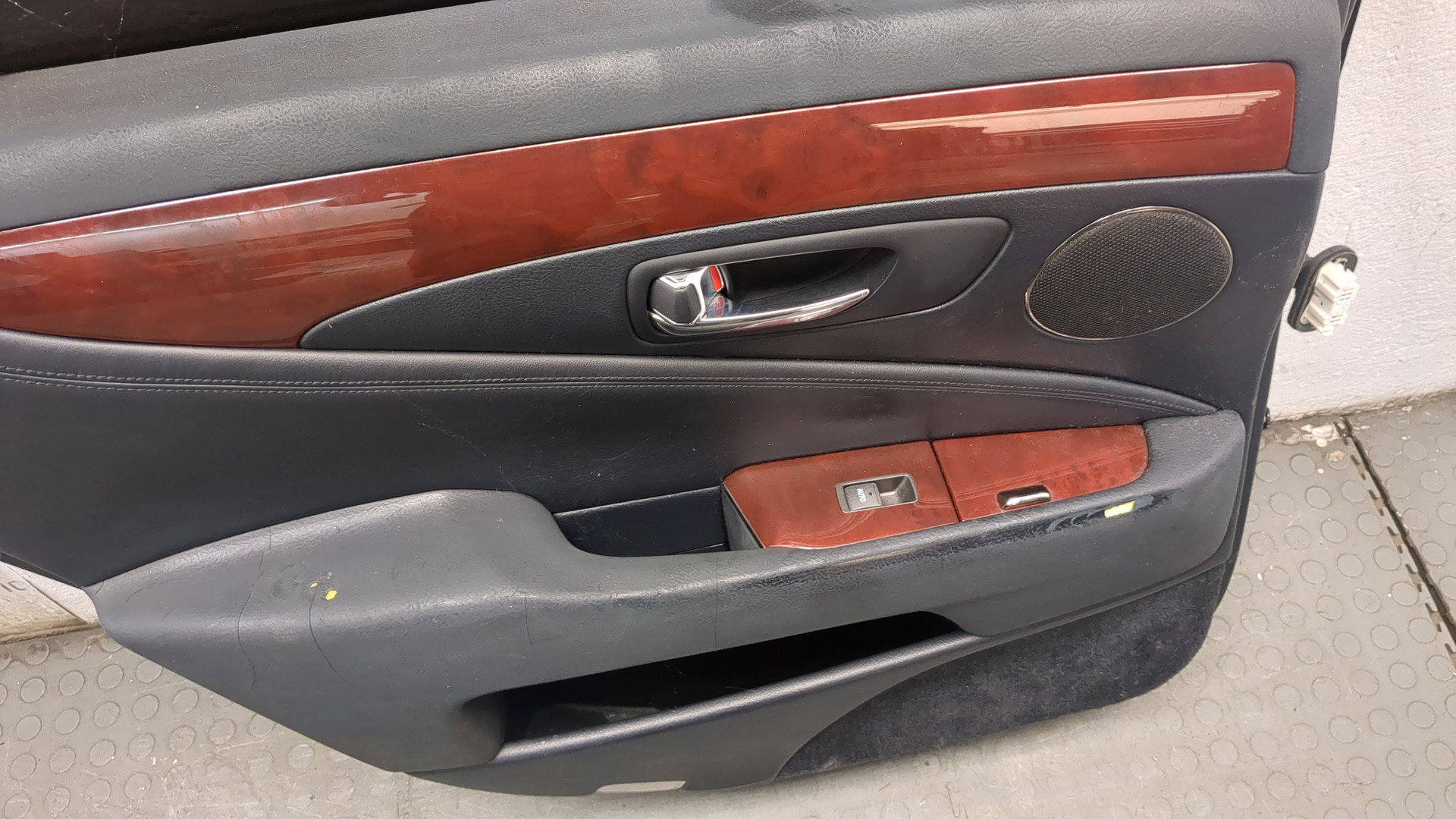 Дверь задняя левая