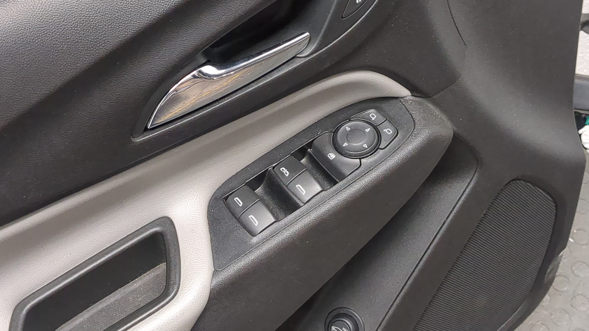 Дверь передняя левая