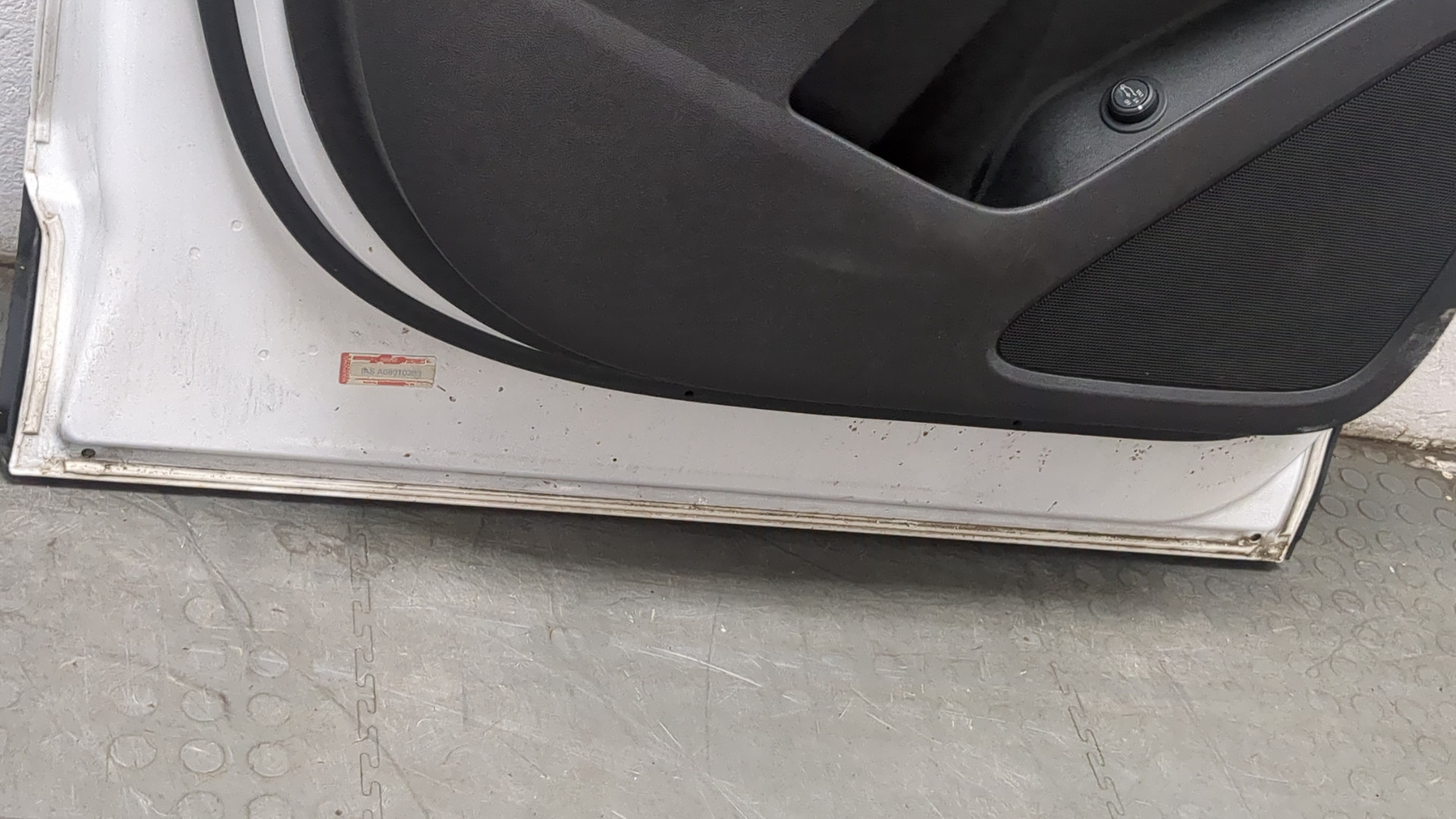 Дверь передняя левая