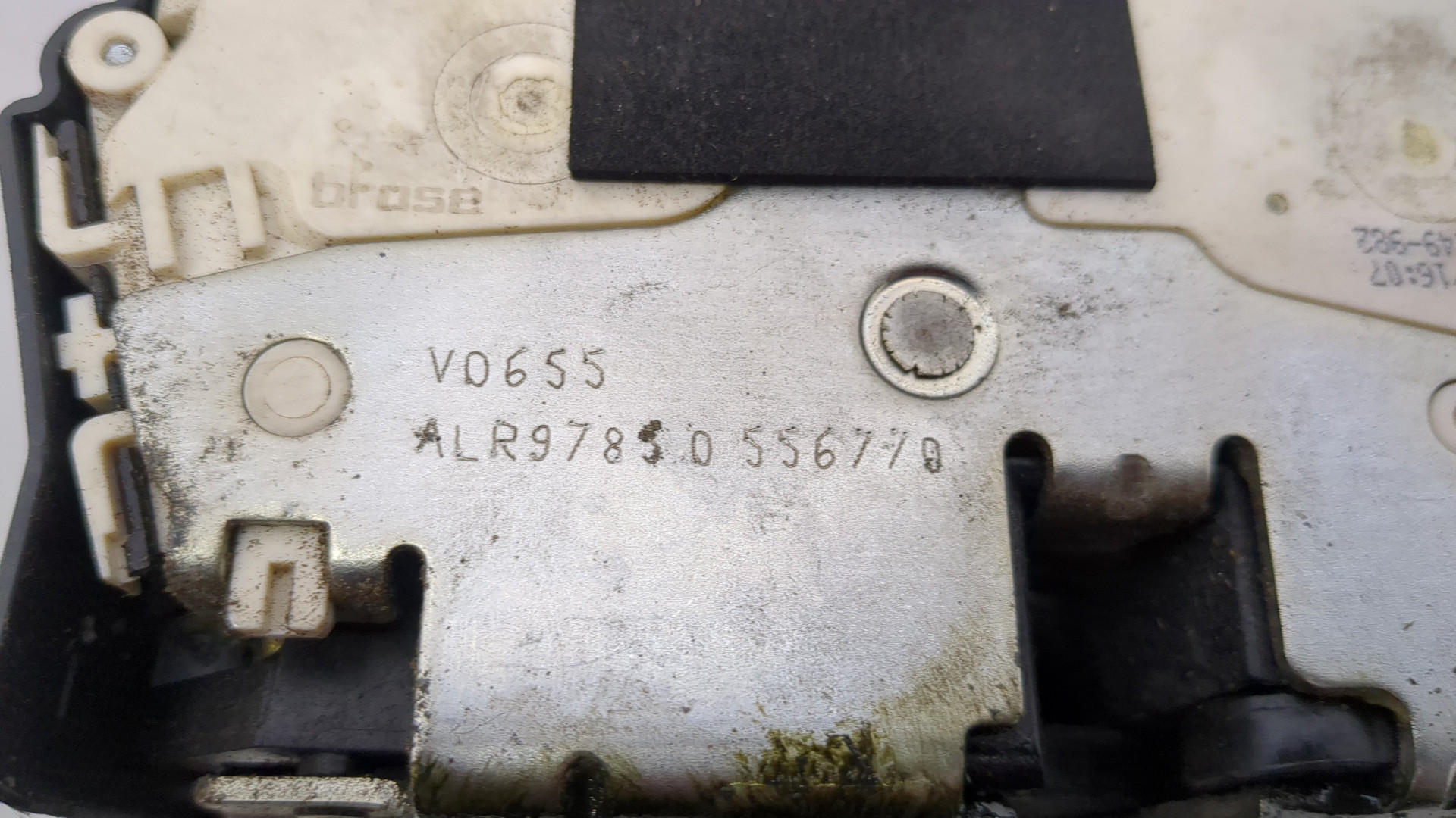 Замок двери передней левой