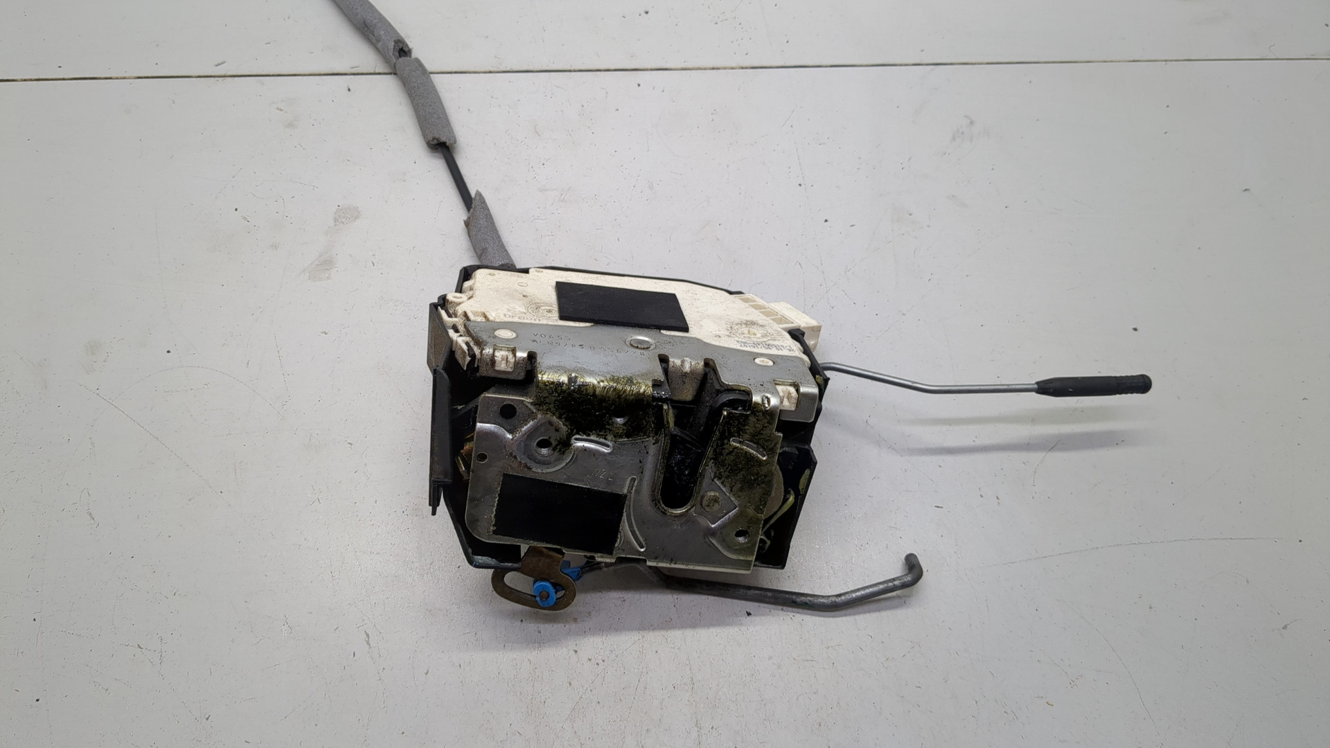 Замок двери передней левой