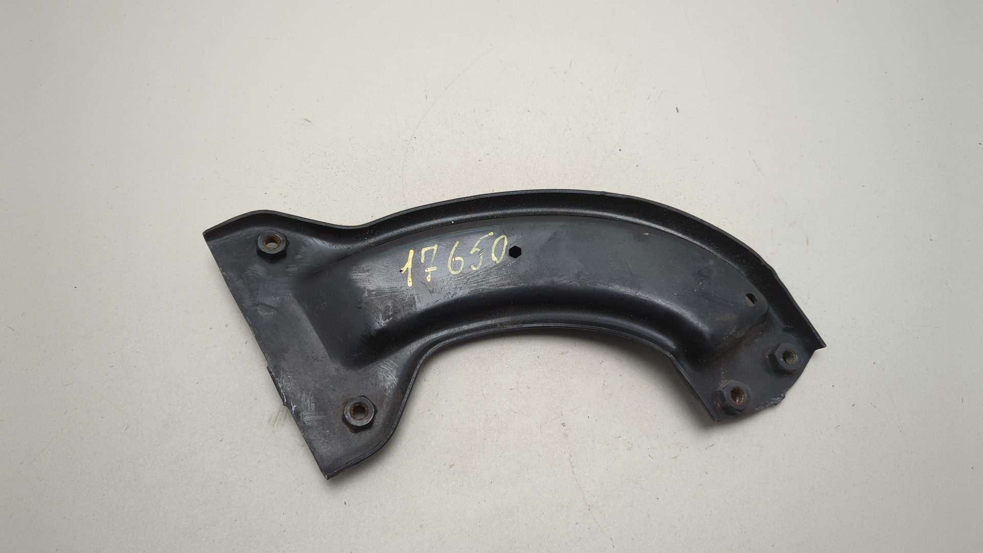 Кронштейн крепления крыла