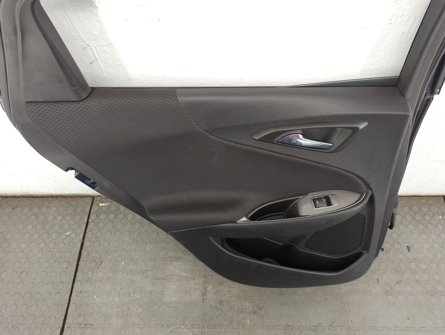 Дверь задняя левая