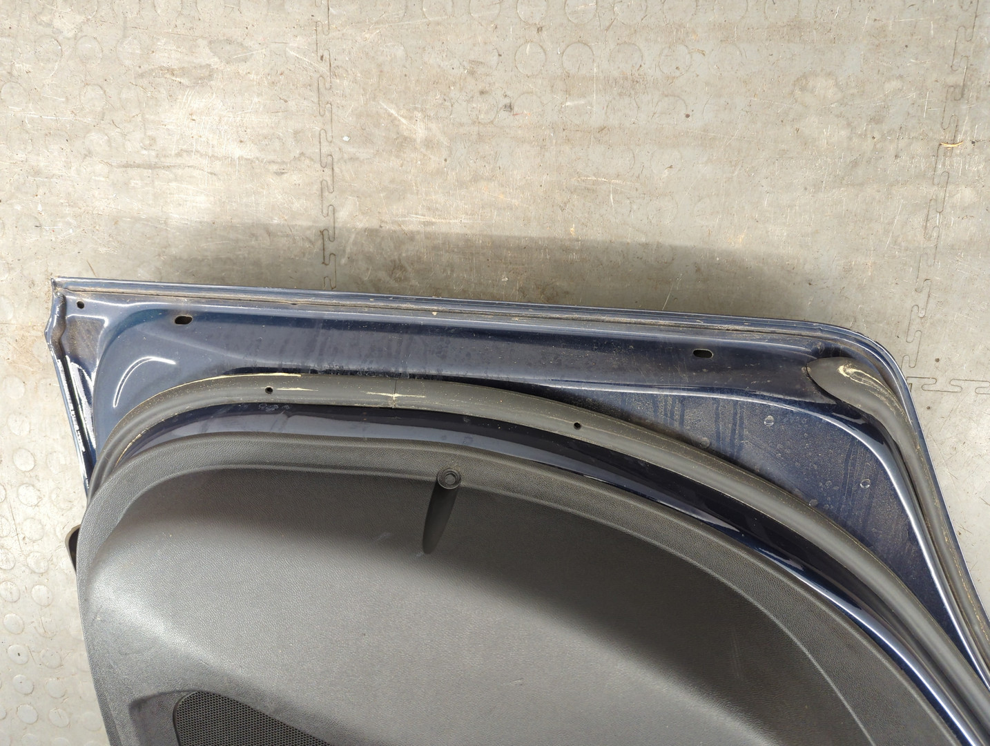 Дверь задняя левая