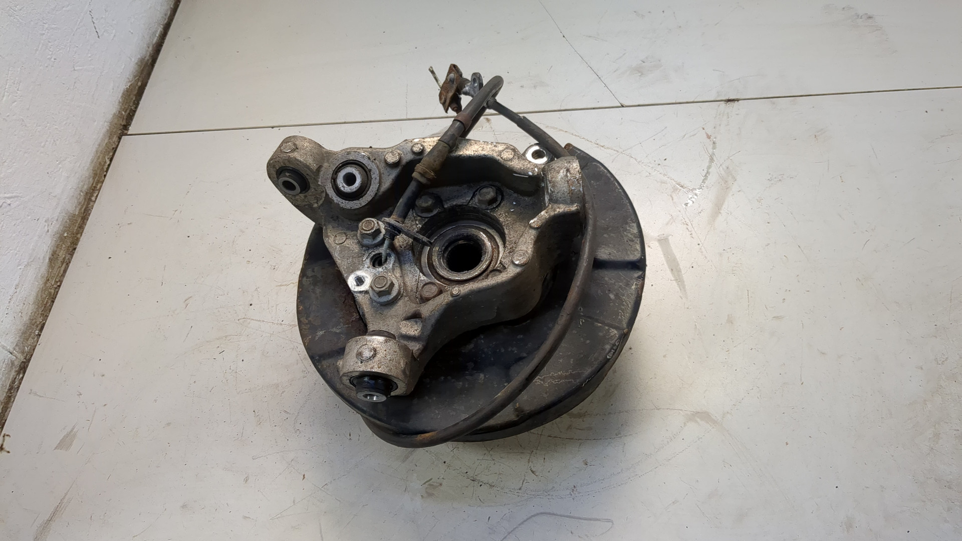 Кулак поворотный задний правый