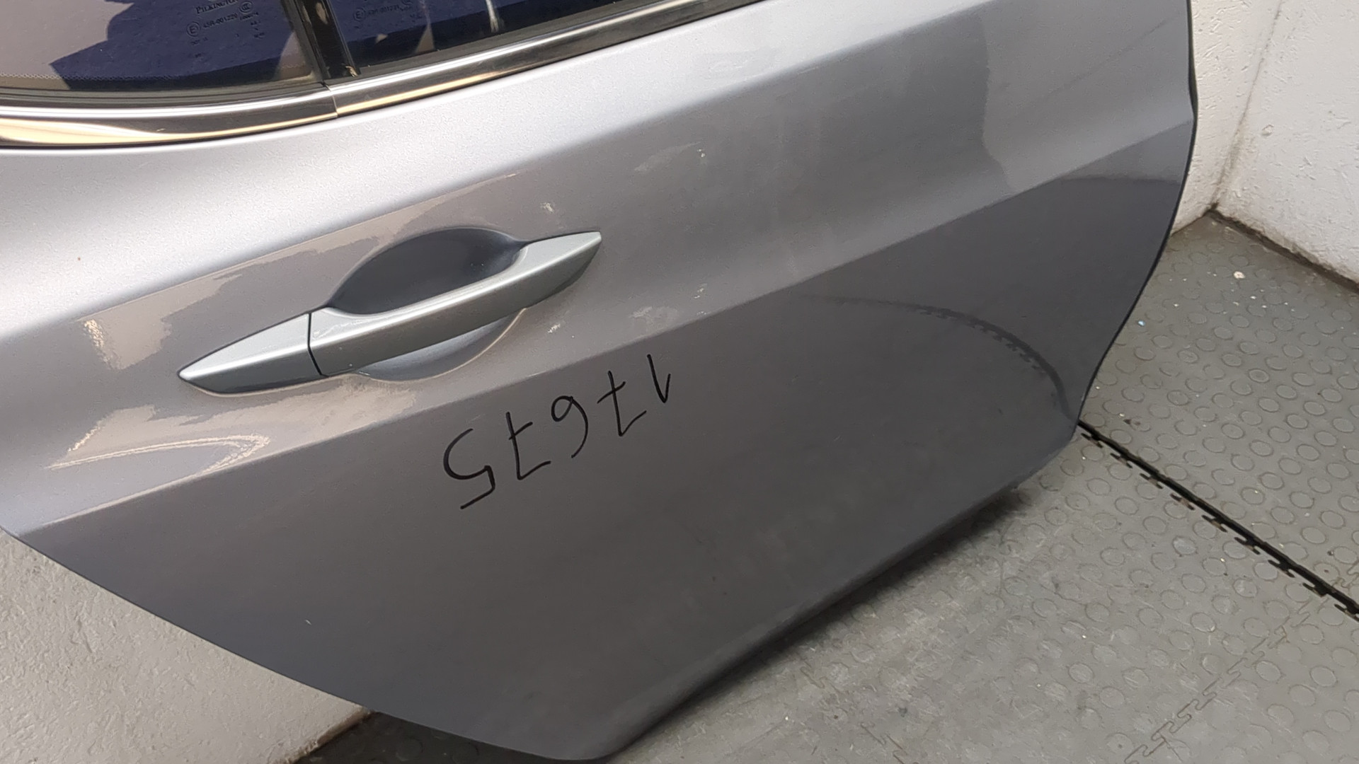 Дверь задняя правая