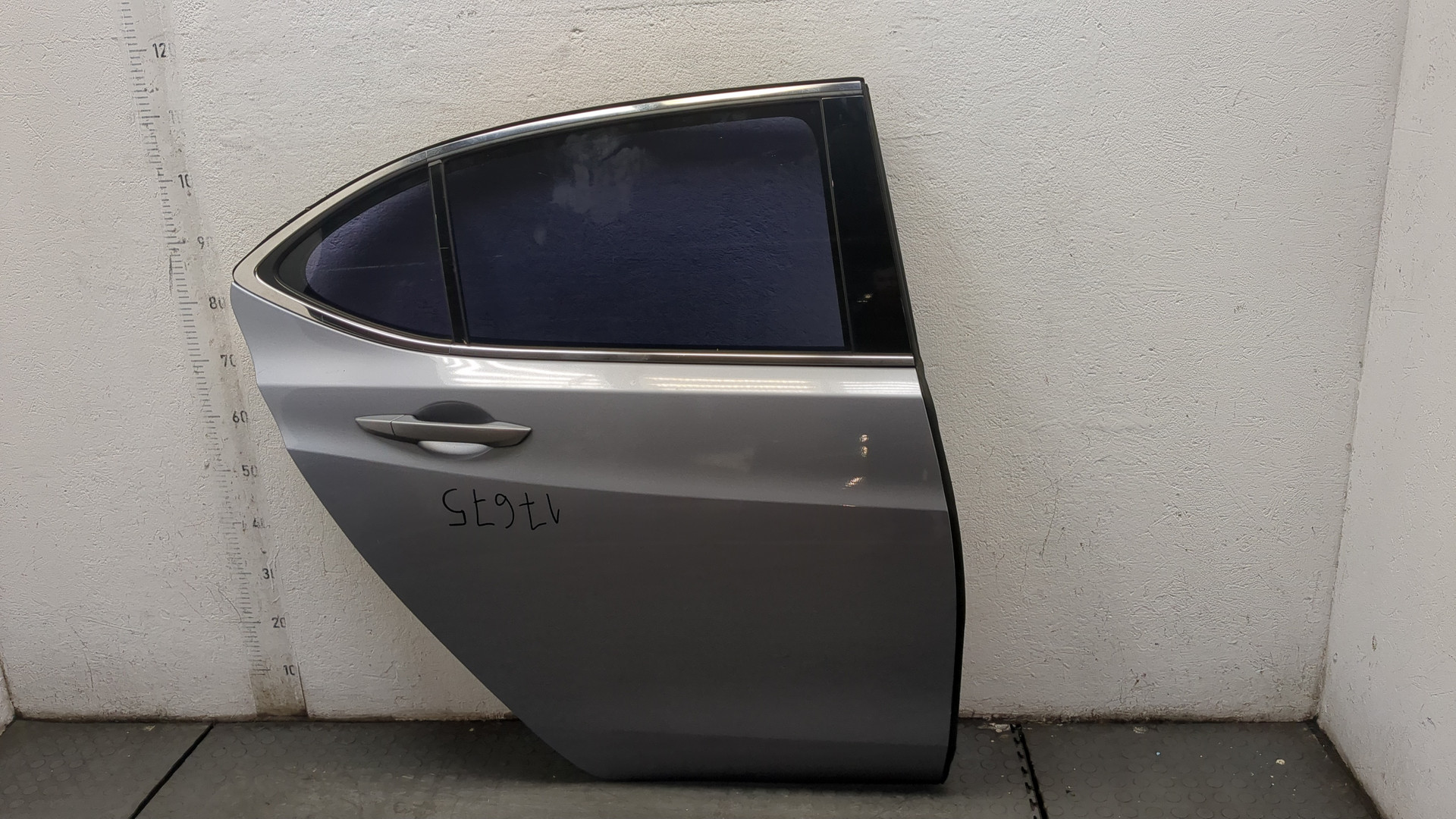 Дверь задняя правая