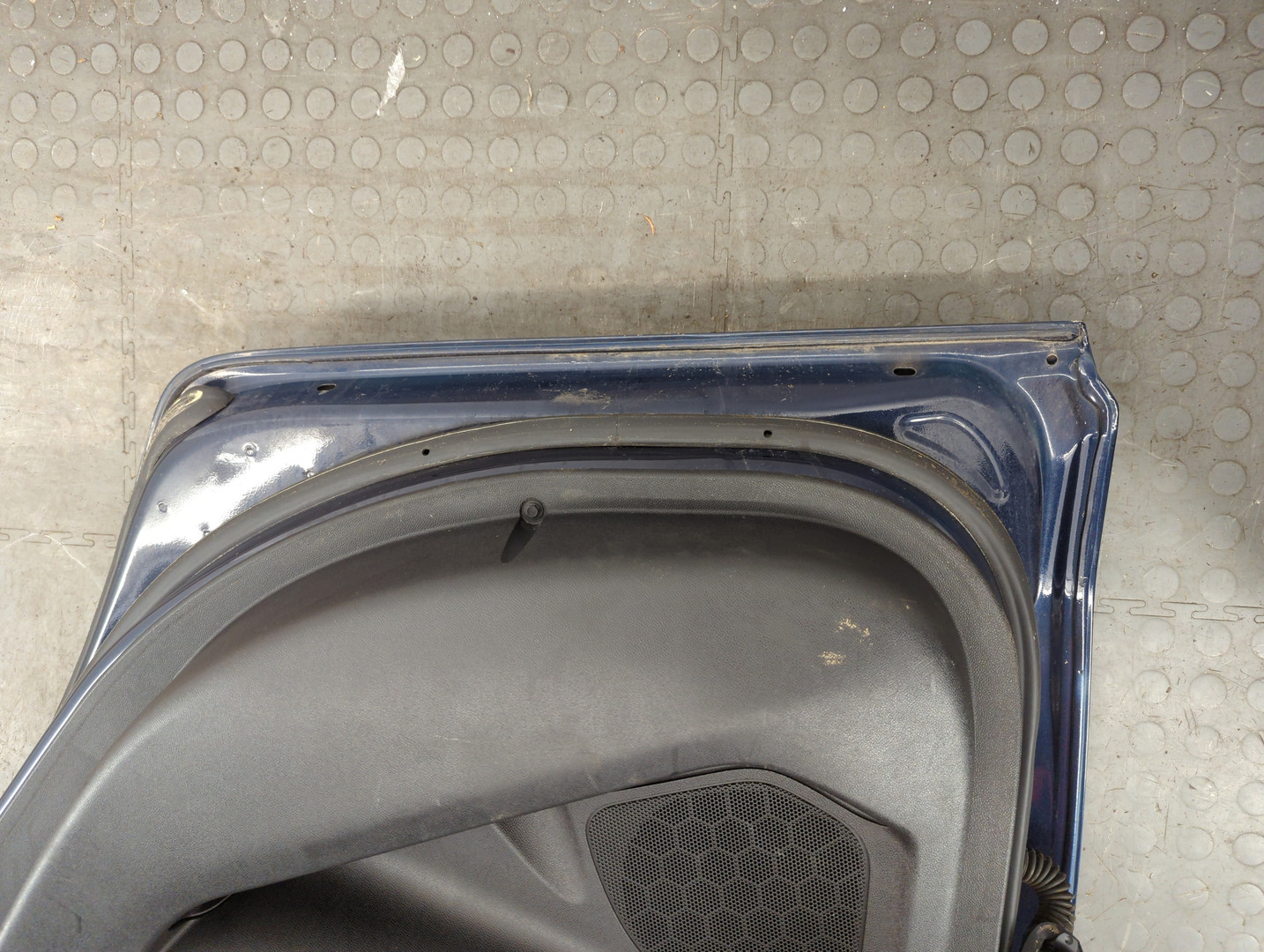 Дверь задняя правая