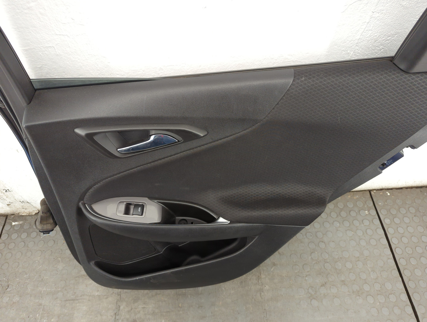 Дверь задняя правая