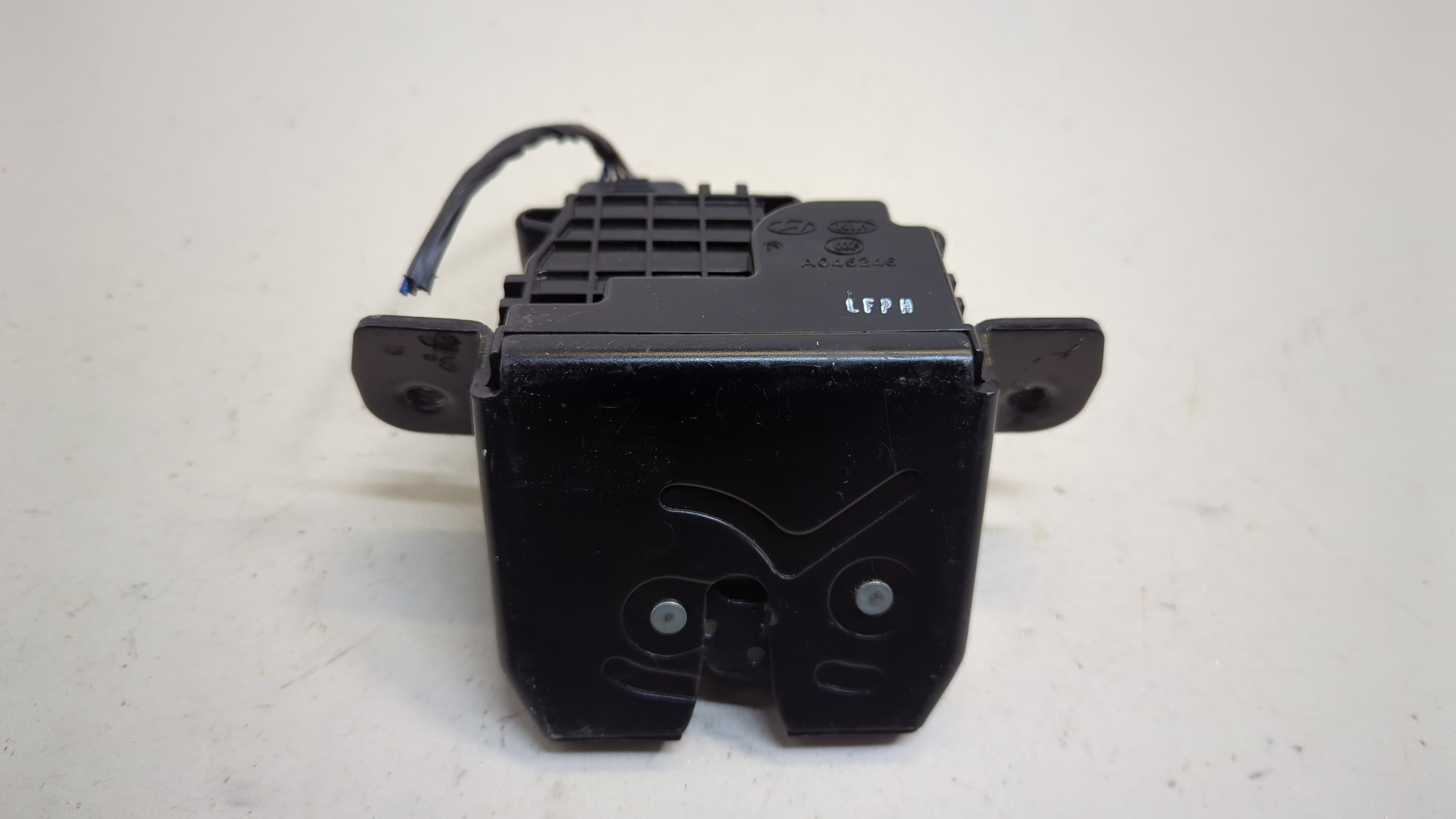 Замок багажника