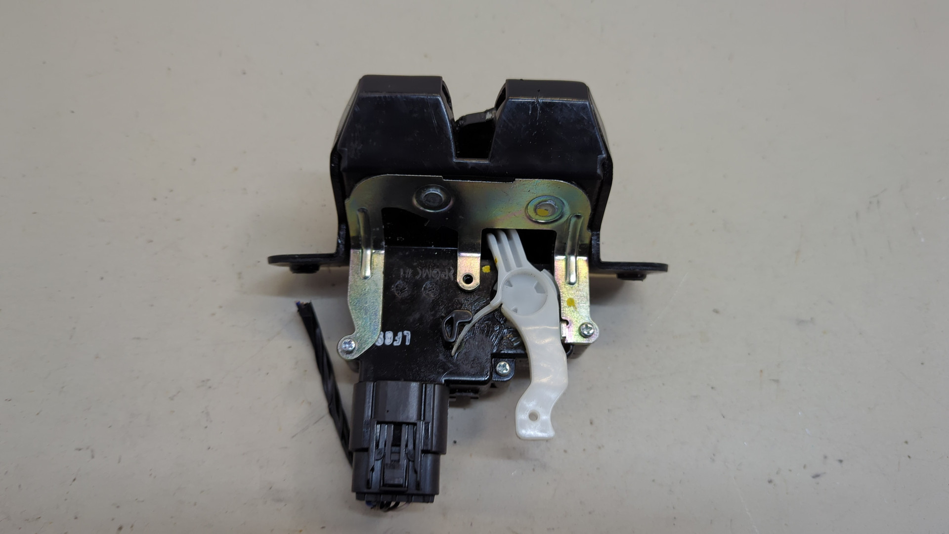 Замок багажника