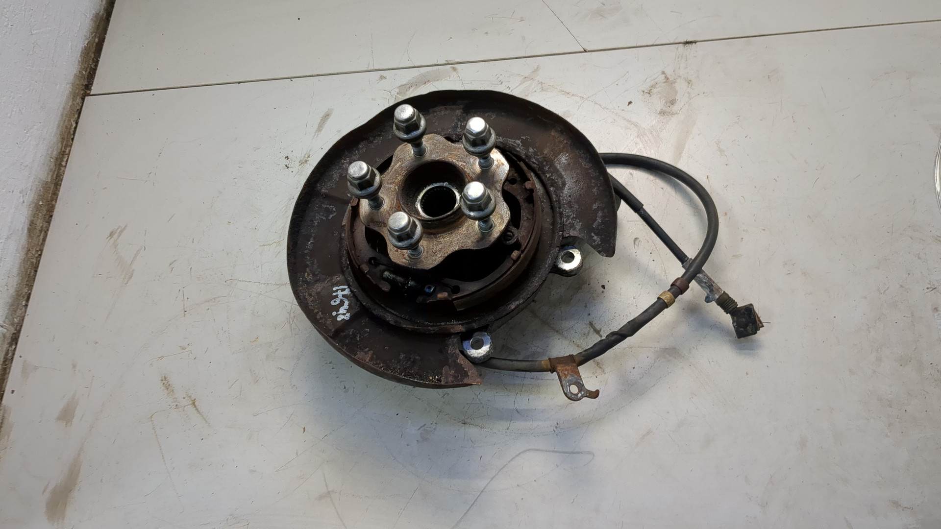 Кулак поворотный задний левый