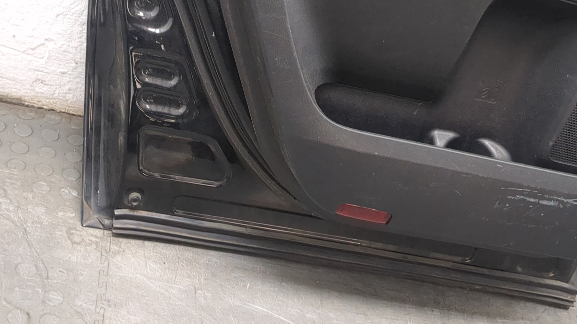 Дверь задняя левая