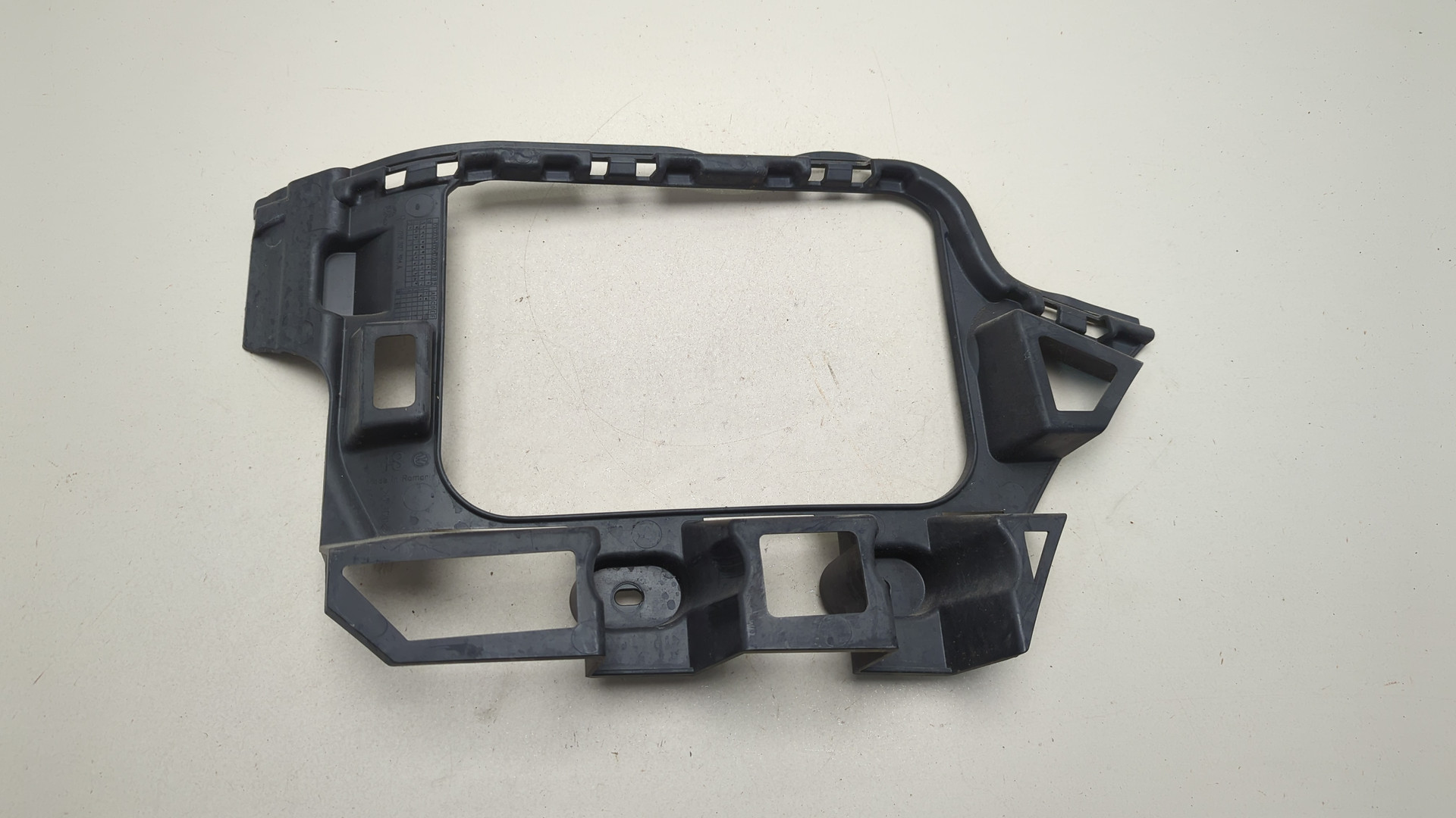 Кронштейн заднего бампера правый