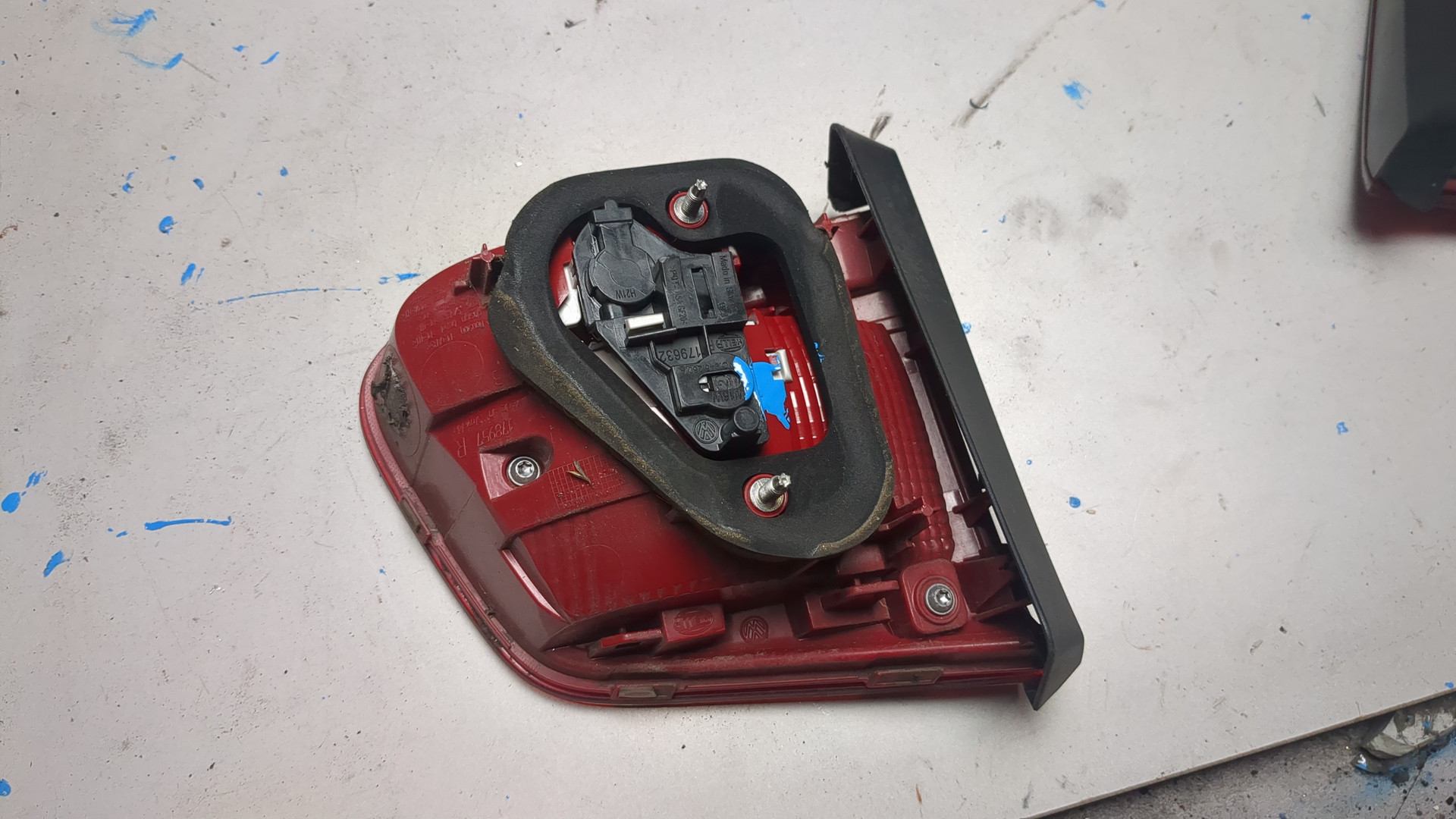 Фонарь задний внутренний левый