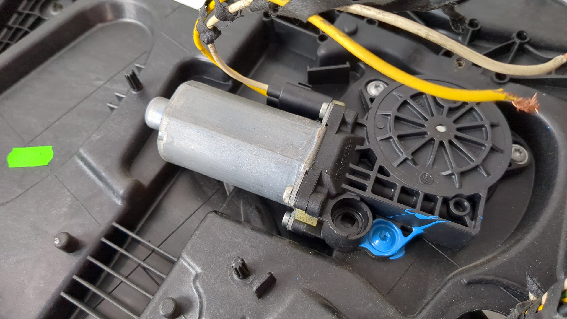 Стеклоподъемник электр. передний левый