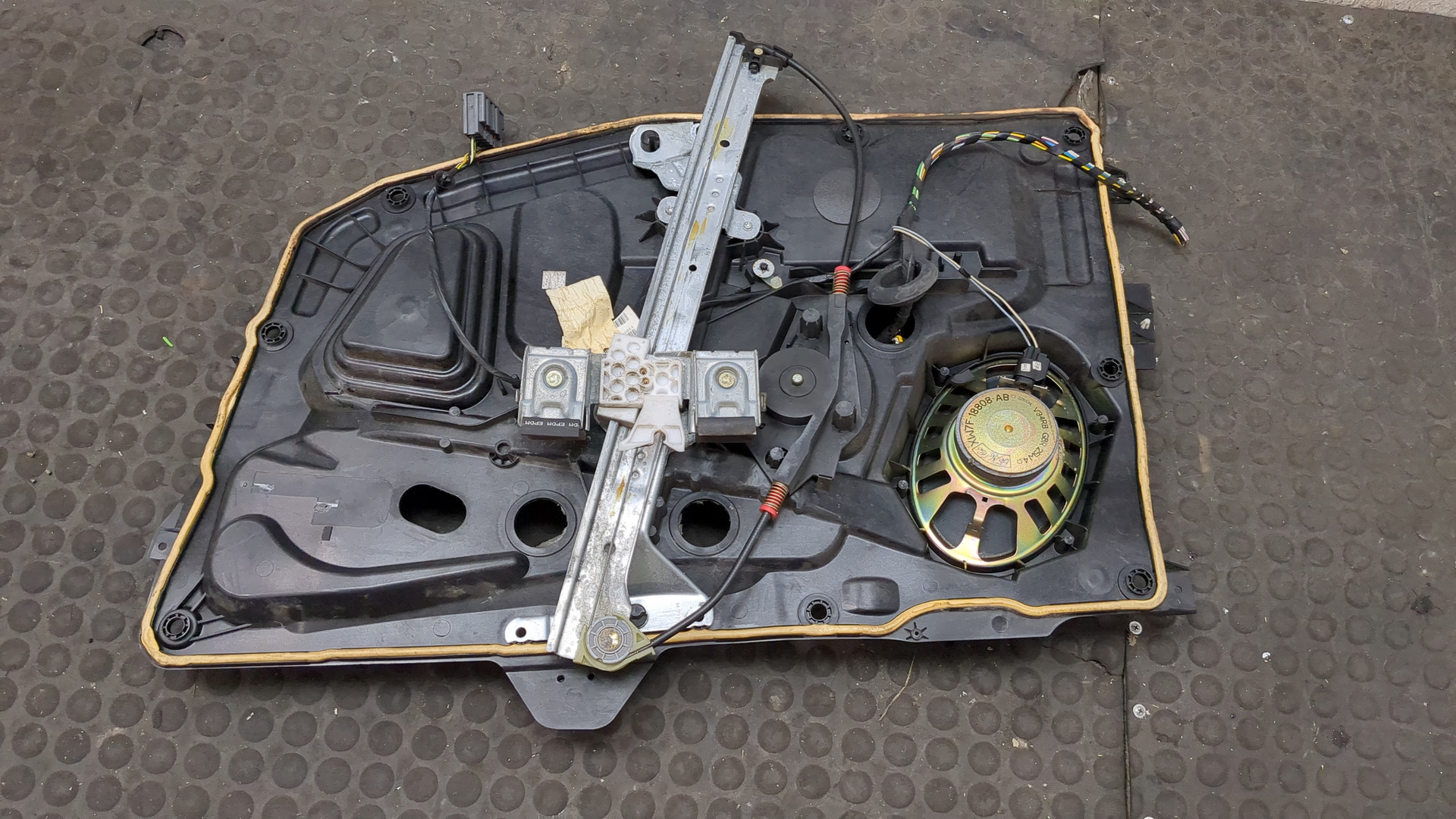 Стеклоподъемник электр. передний левый