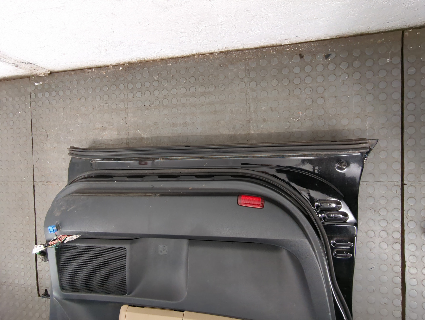 Дверь передняя левая