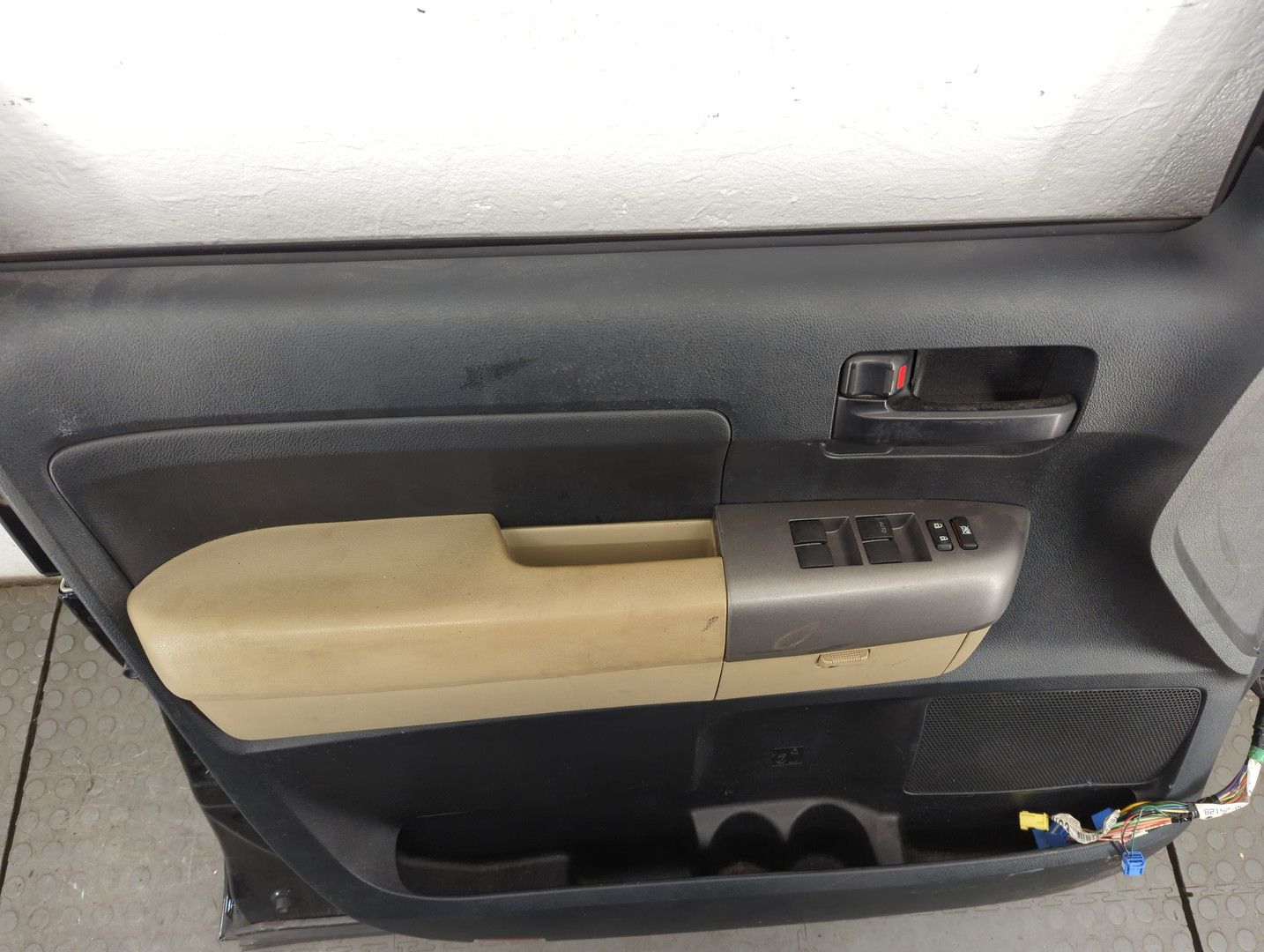 Дверь передняя левая