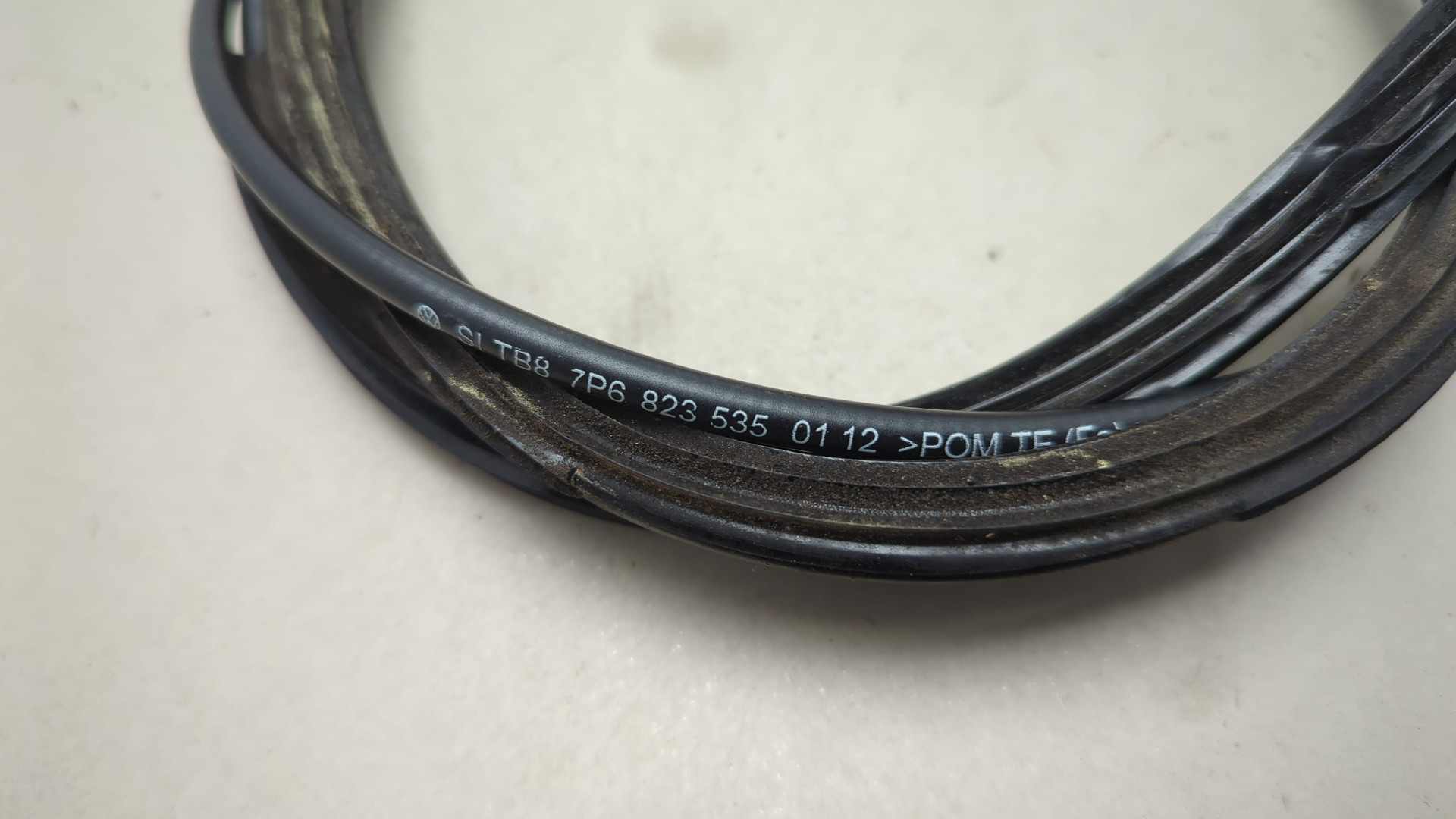 Трос открывания капота