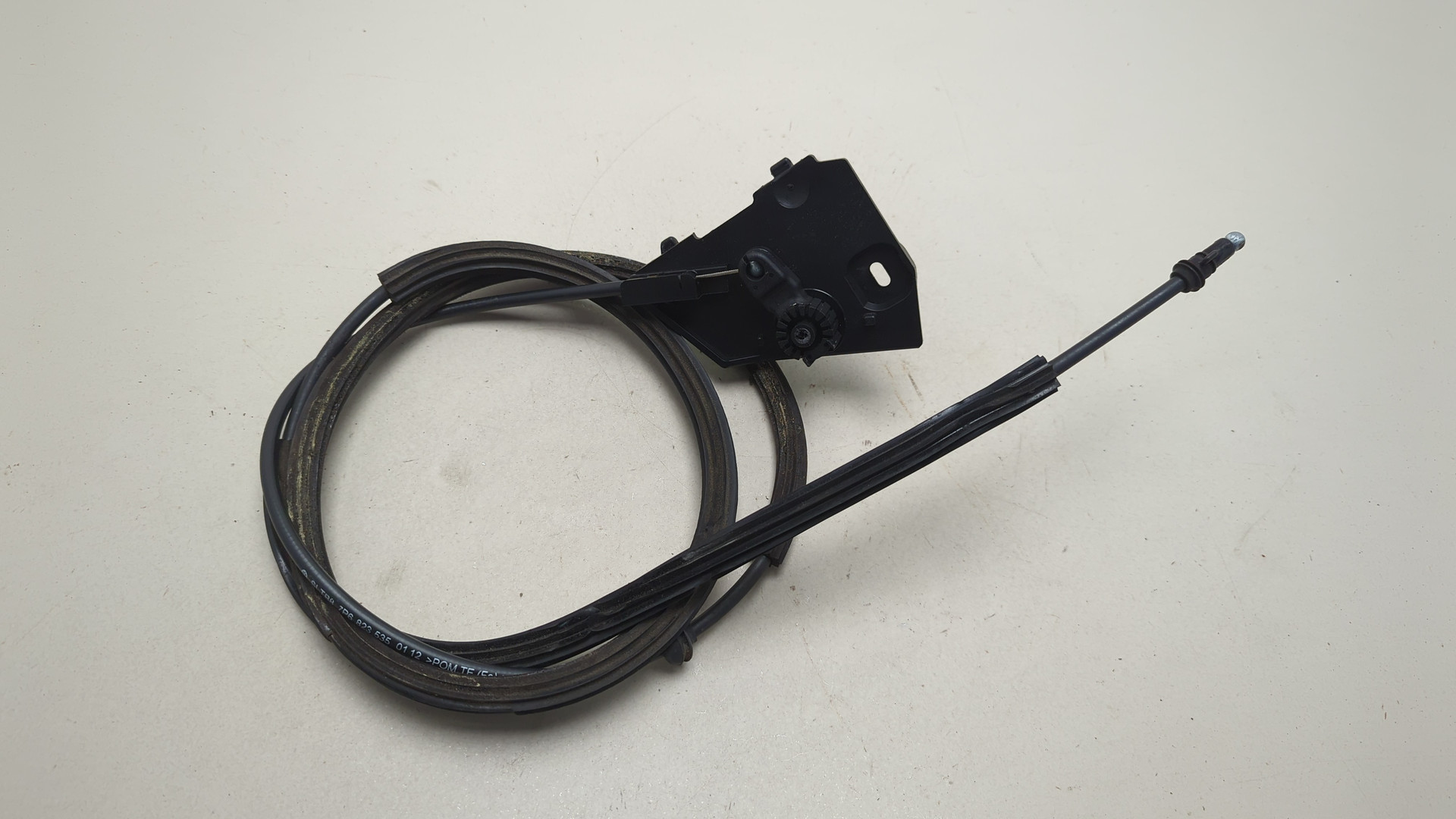 Трос открывания капота