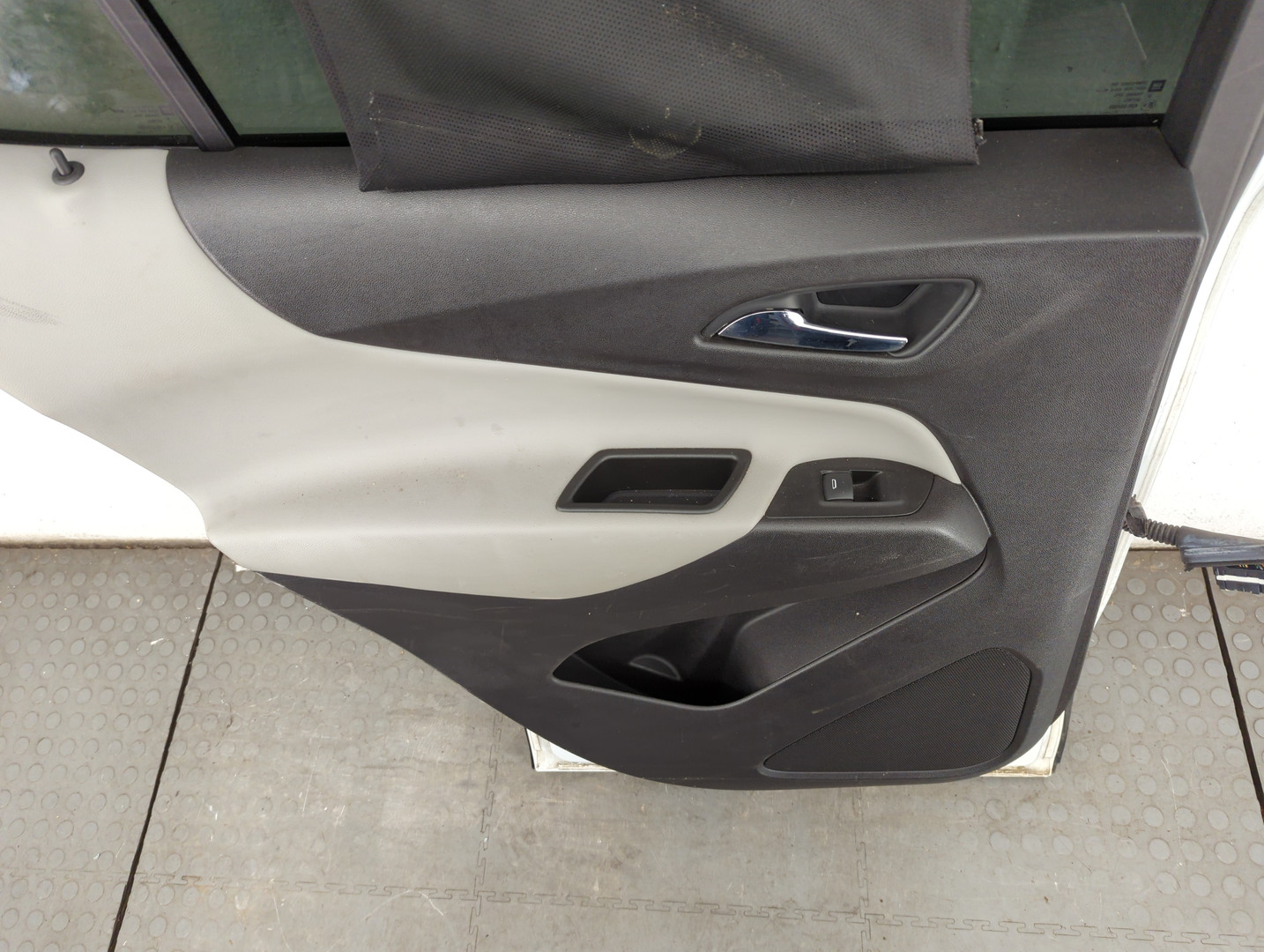 Дверь задняя левая