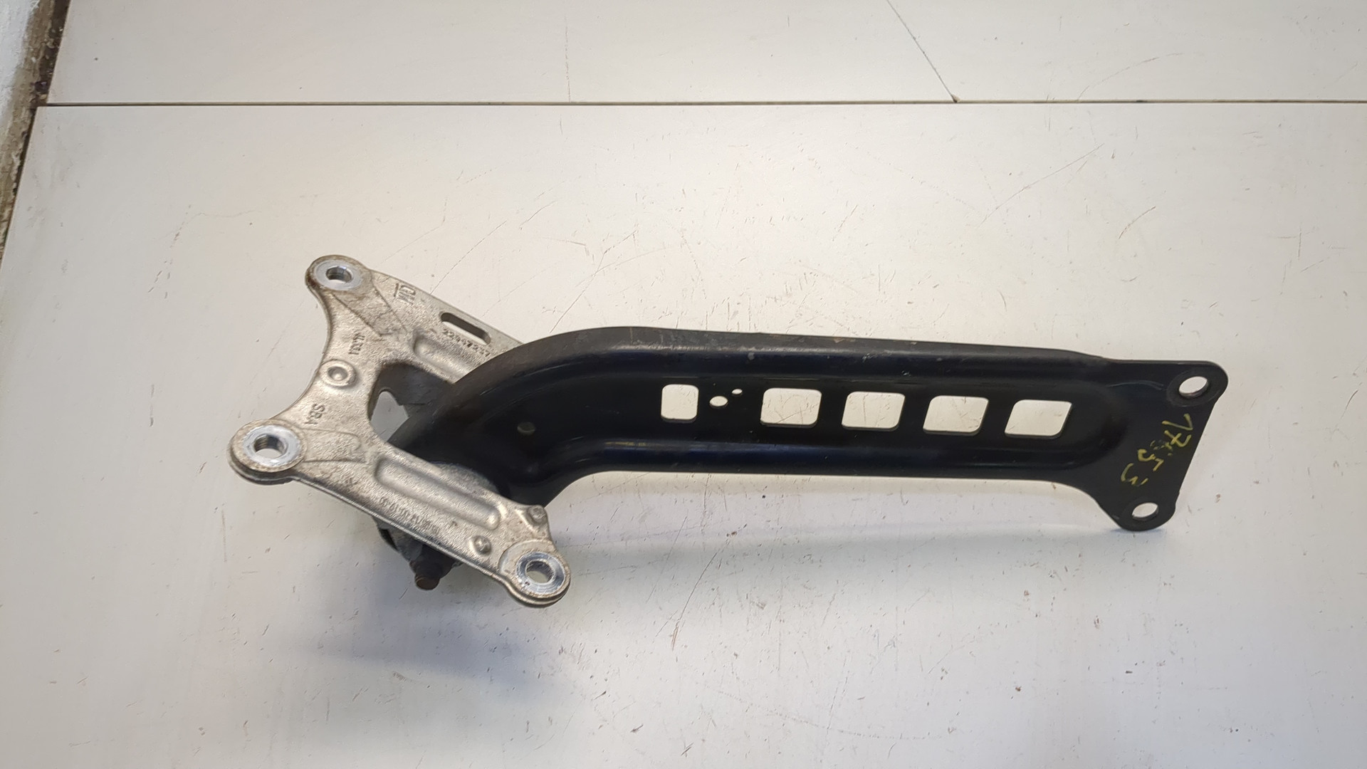 Рычаг задний левый